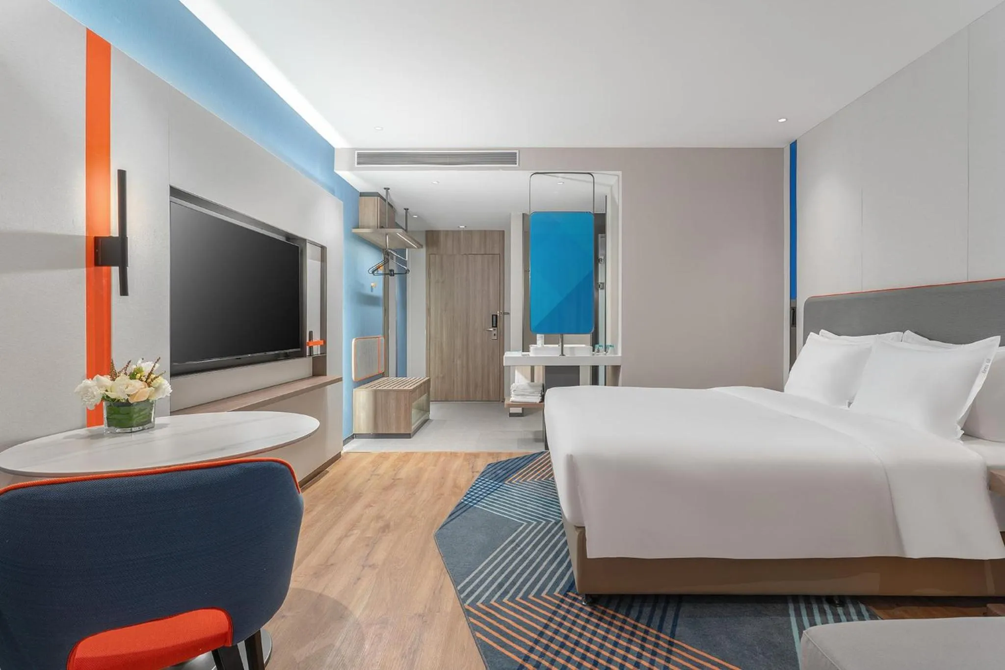 Photo of the whole room, Bed in Holiday Inn Express Xiamen Jimei New Town by IHG