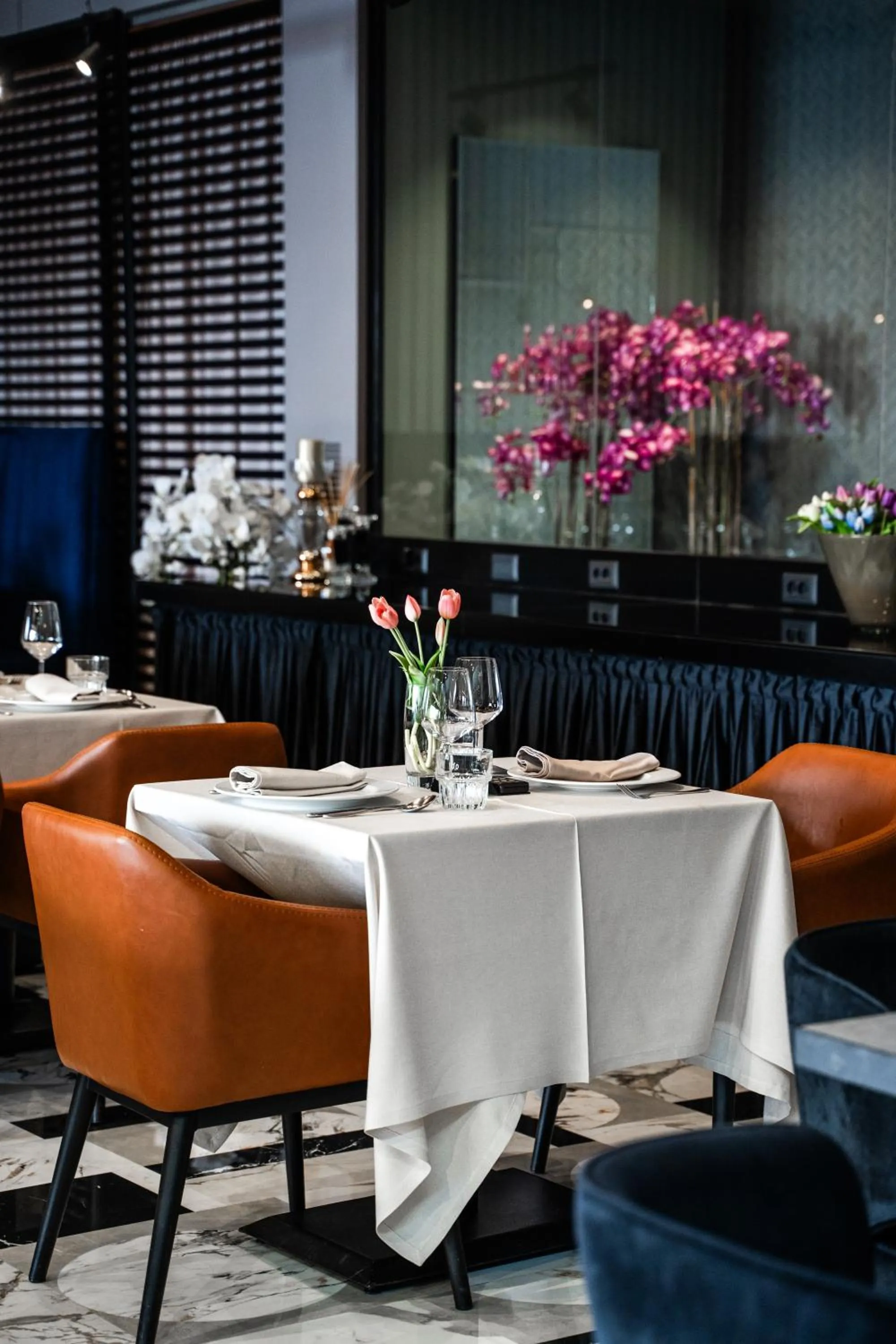 Restaurant/places to eat in Demi Hotel