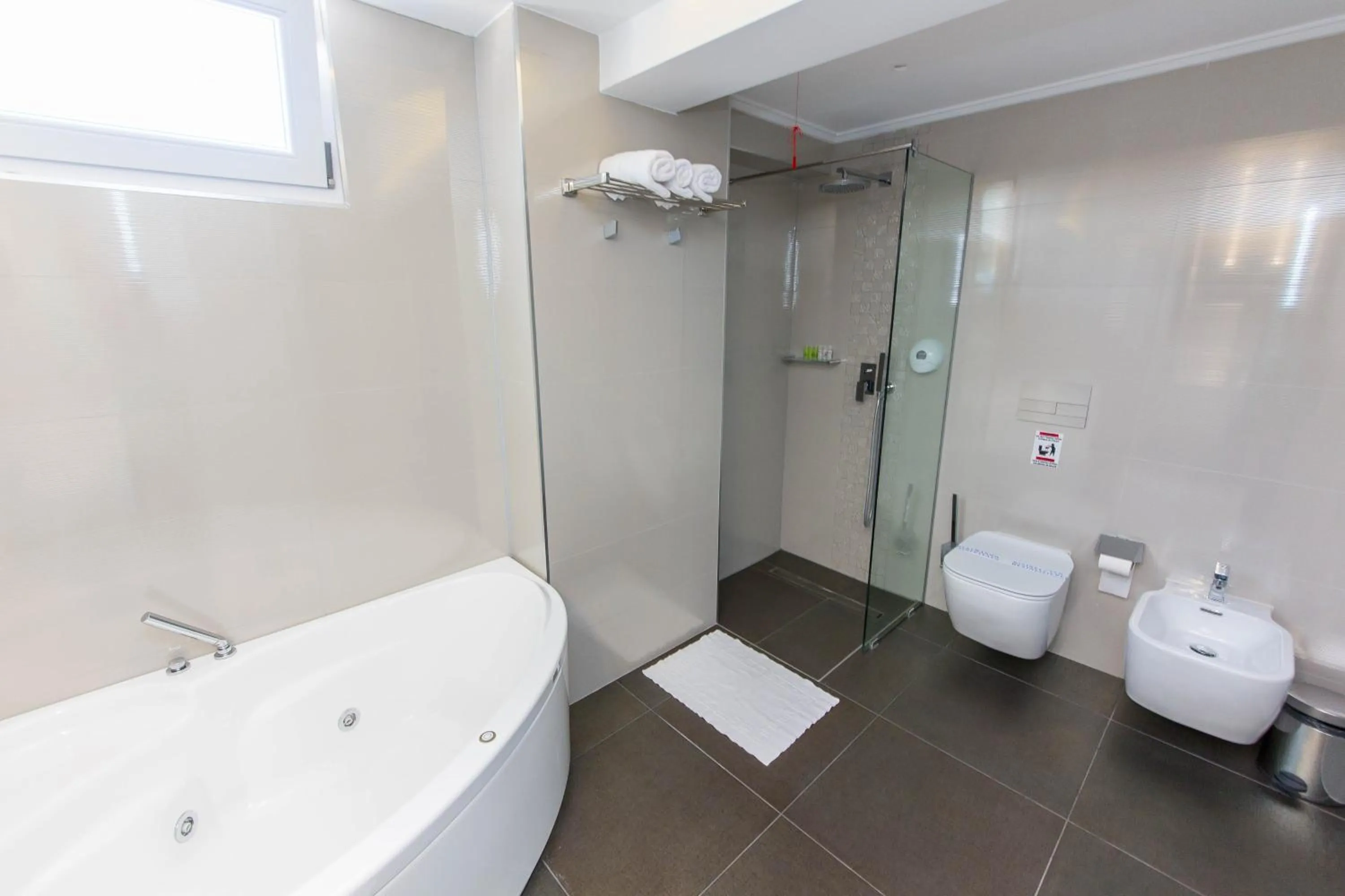 Shower in Demi Hotel