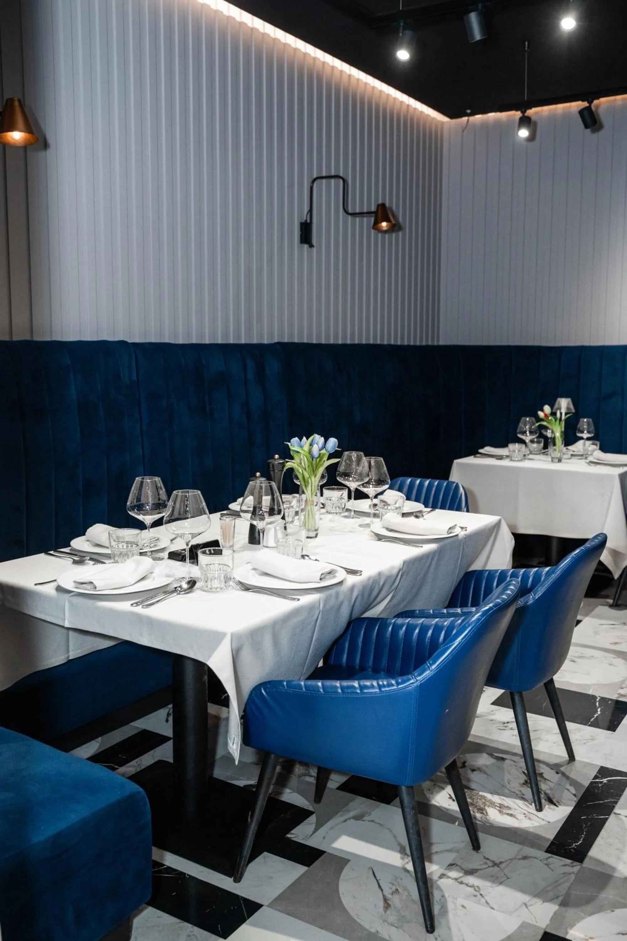 Restaurant/places to eat in Demi Hotel