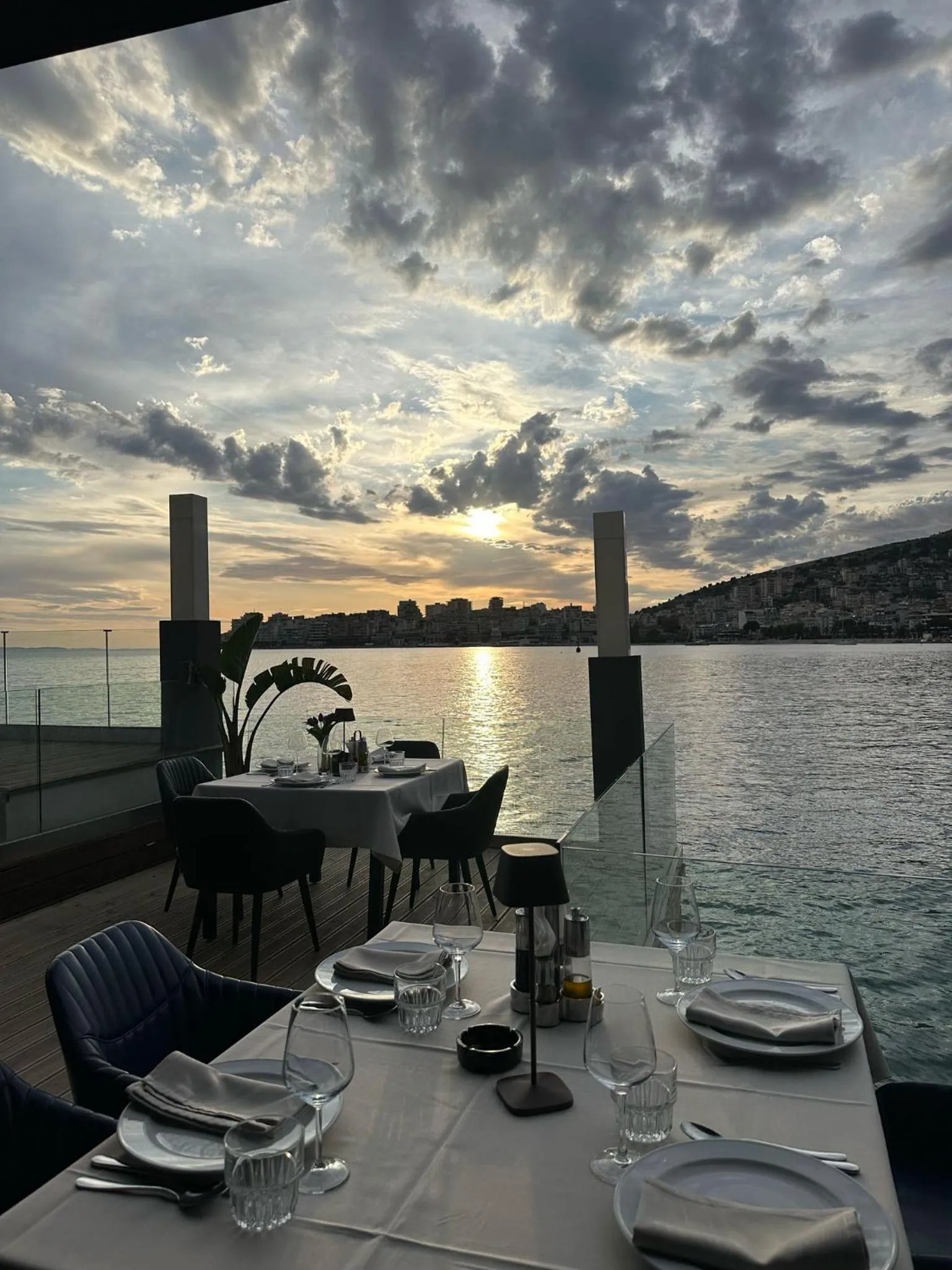 Restaurant/places to eat in Demi Hotel