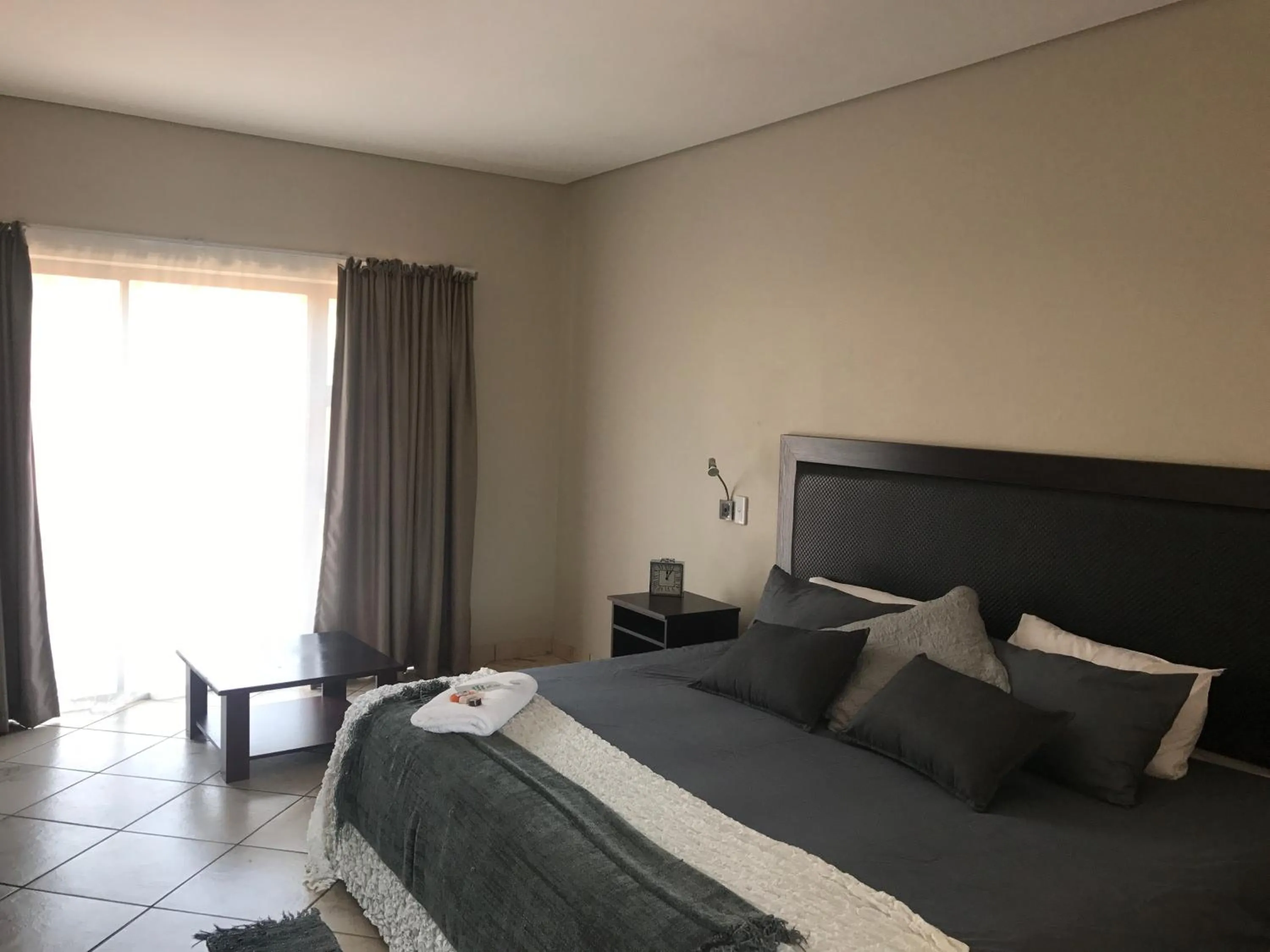 Bed in Manor Hills Guest Lodge