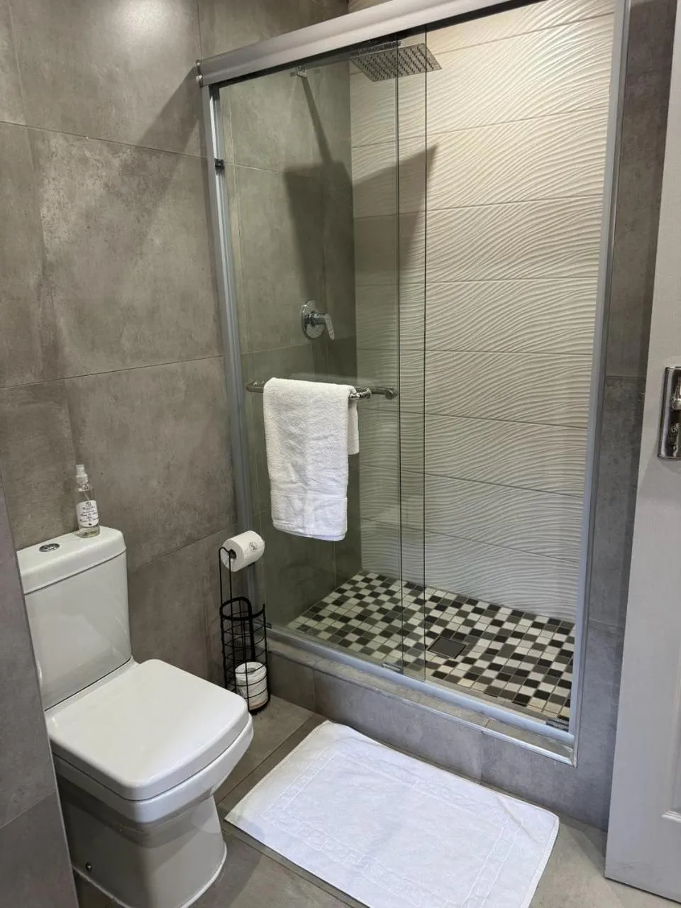 Property building in Manor Hills Guest Lodge