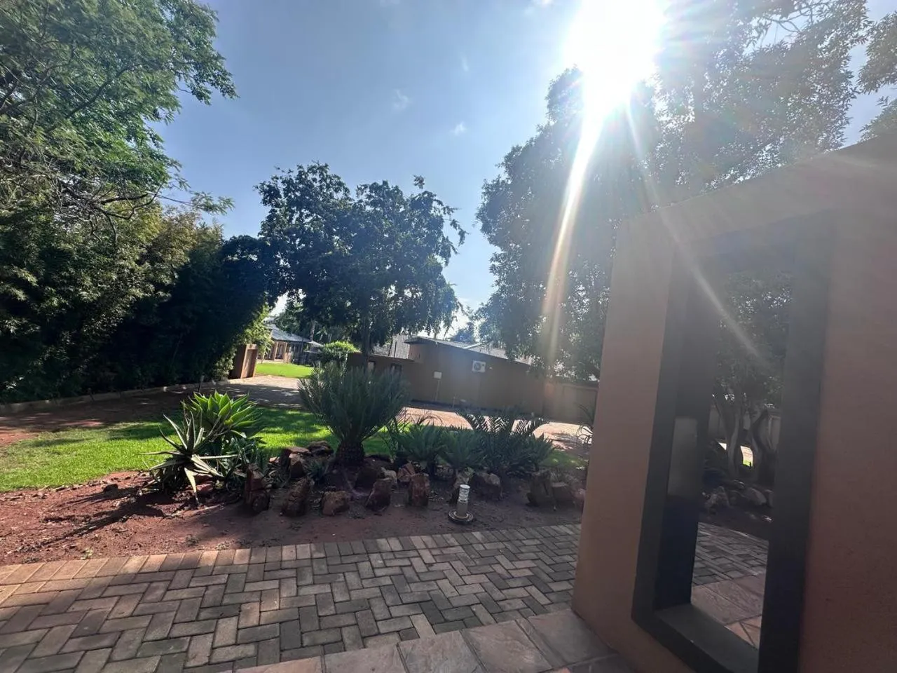 Day in Manor Hills Guest Lodge