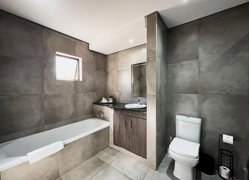 Shower in Manor Hills Guest Lodge