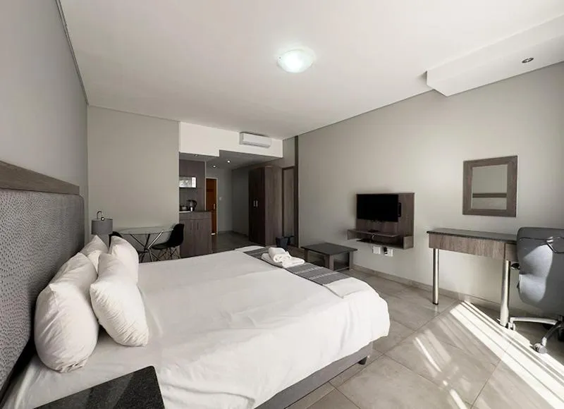 Bed in Manor Hills Guest Lodge