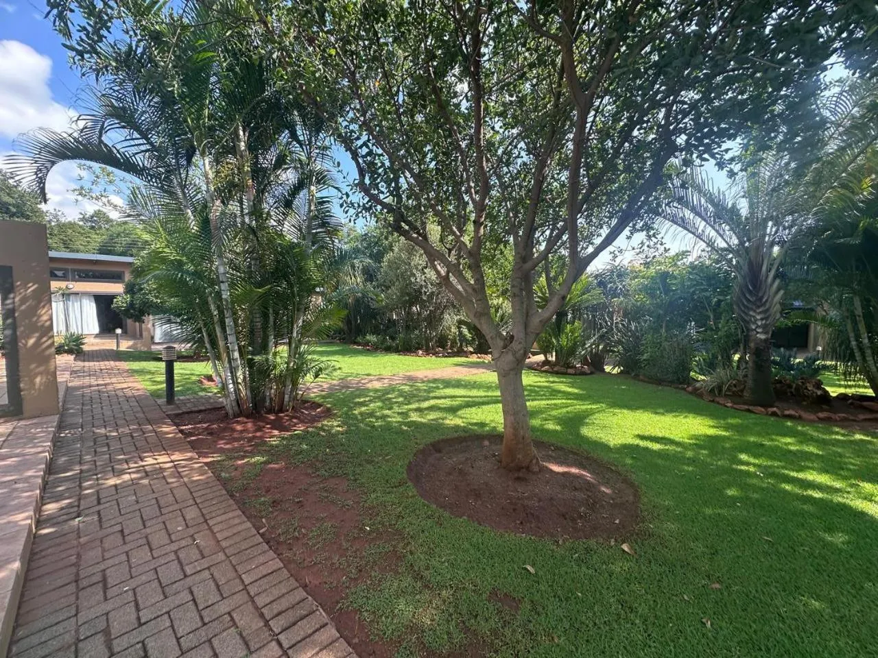 Property building in Manor Hills Guest Lodge