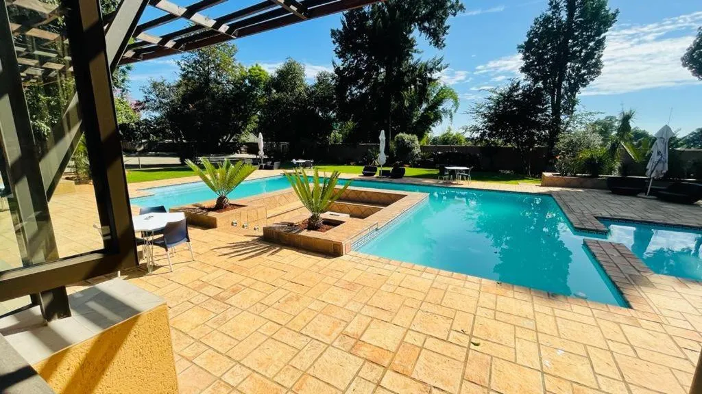 Property building in Manor Hills Guest Lodge