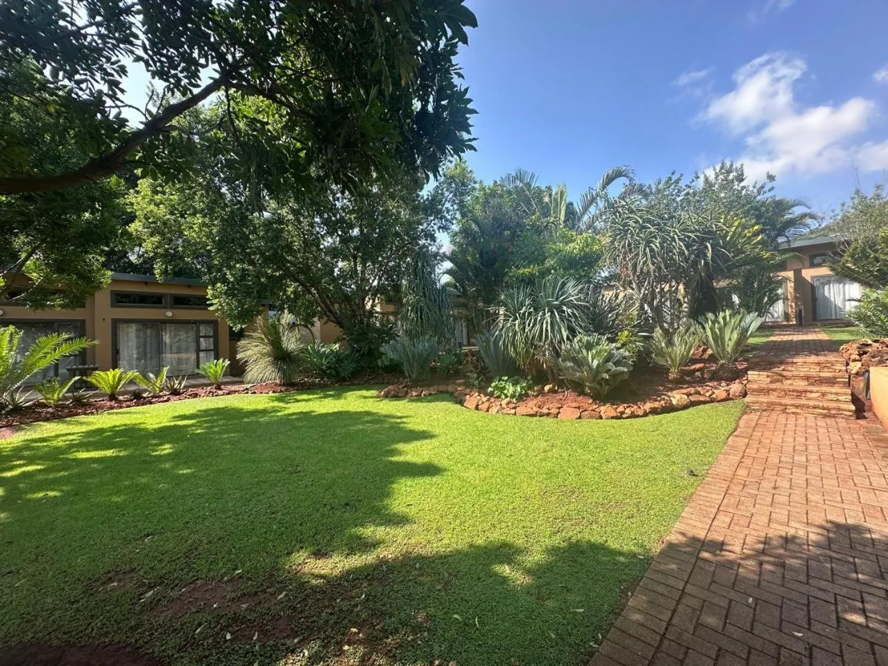 Property building in Manor Hills Guest Lodge