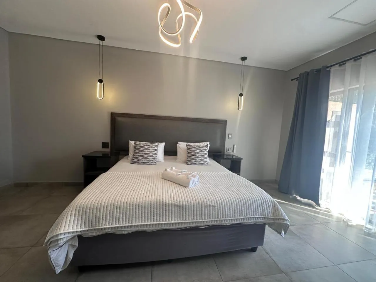 Bed in Manor Hills Guest Lodge