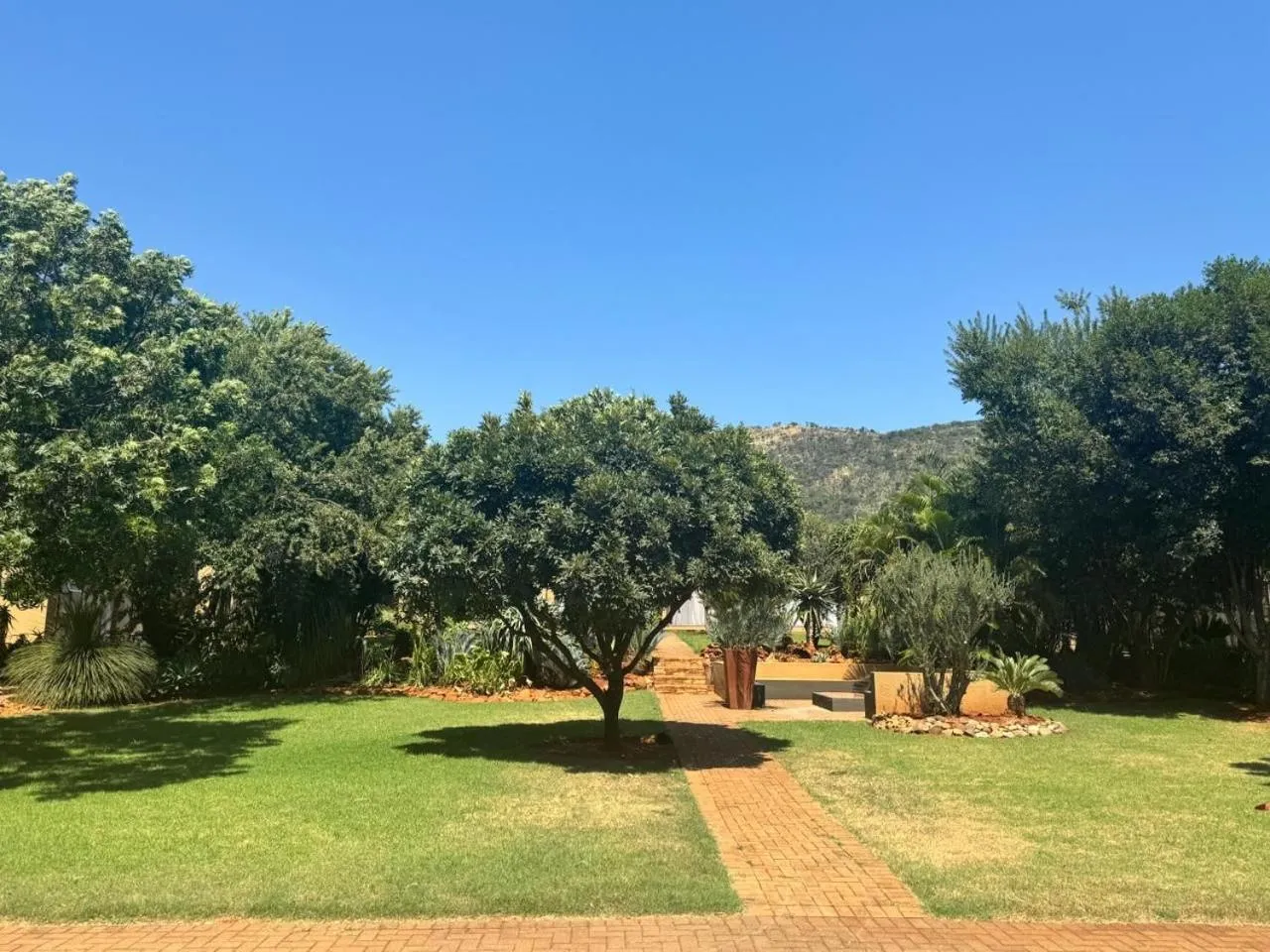 Property building in Manor Hills Guest Lodge