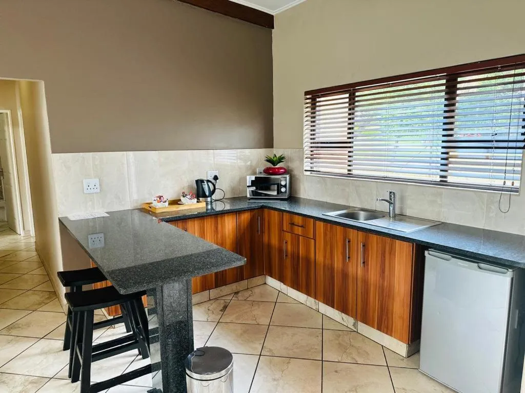 Kitchen or kitchenette in Manor Hills Guest Lodge
