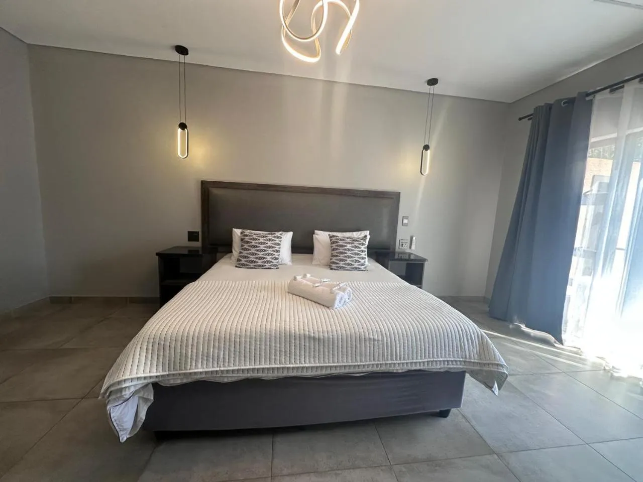 Bed in Manor Hills Guest Lodge