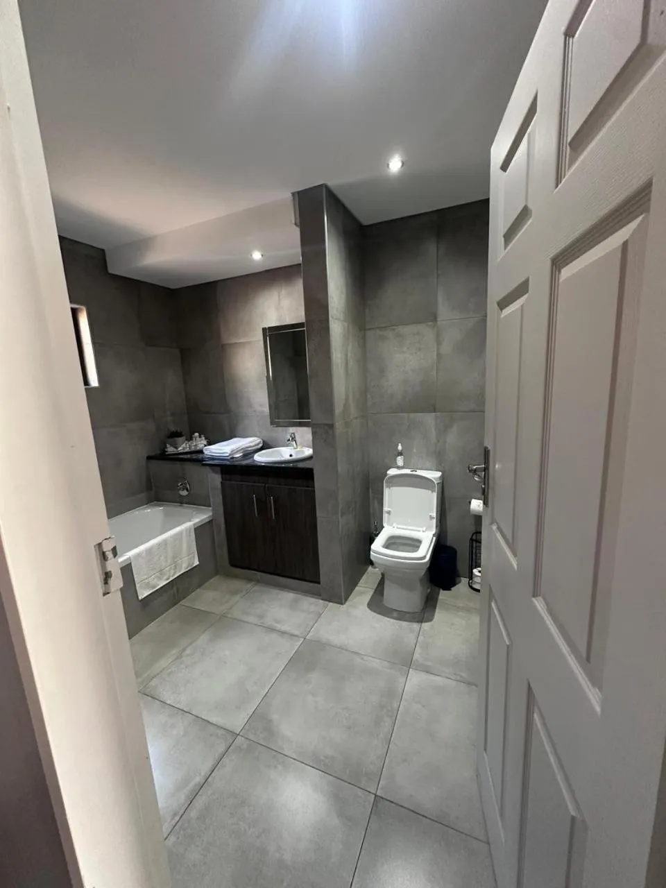 Toilet in Manor Hills Guest Lodge