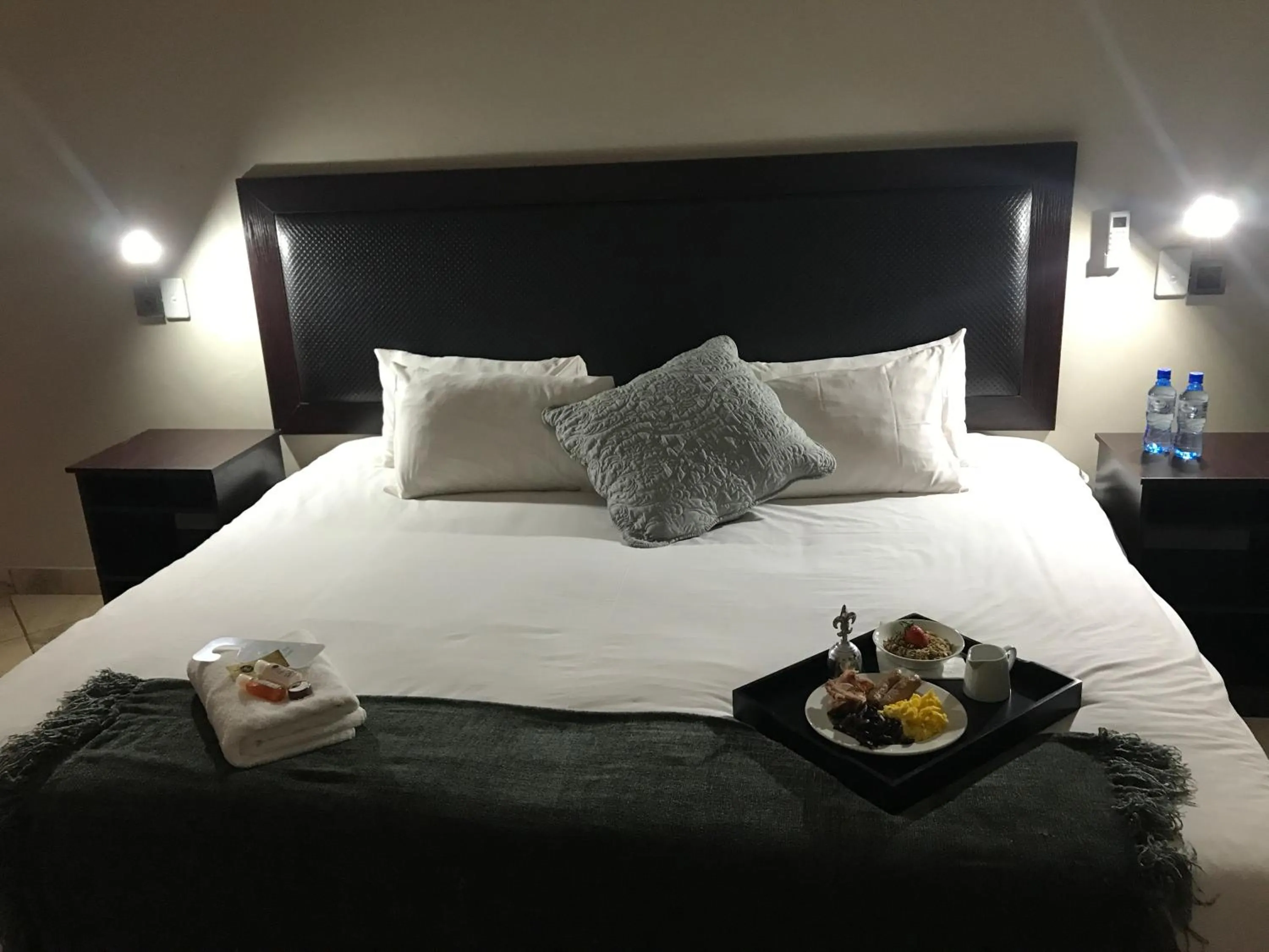 Bedroom, Bed in Manor Hills Guest Lodge