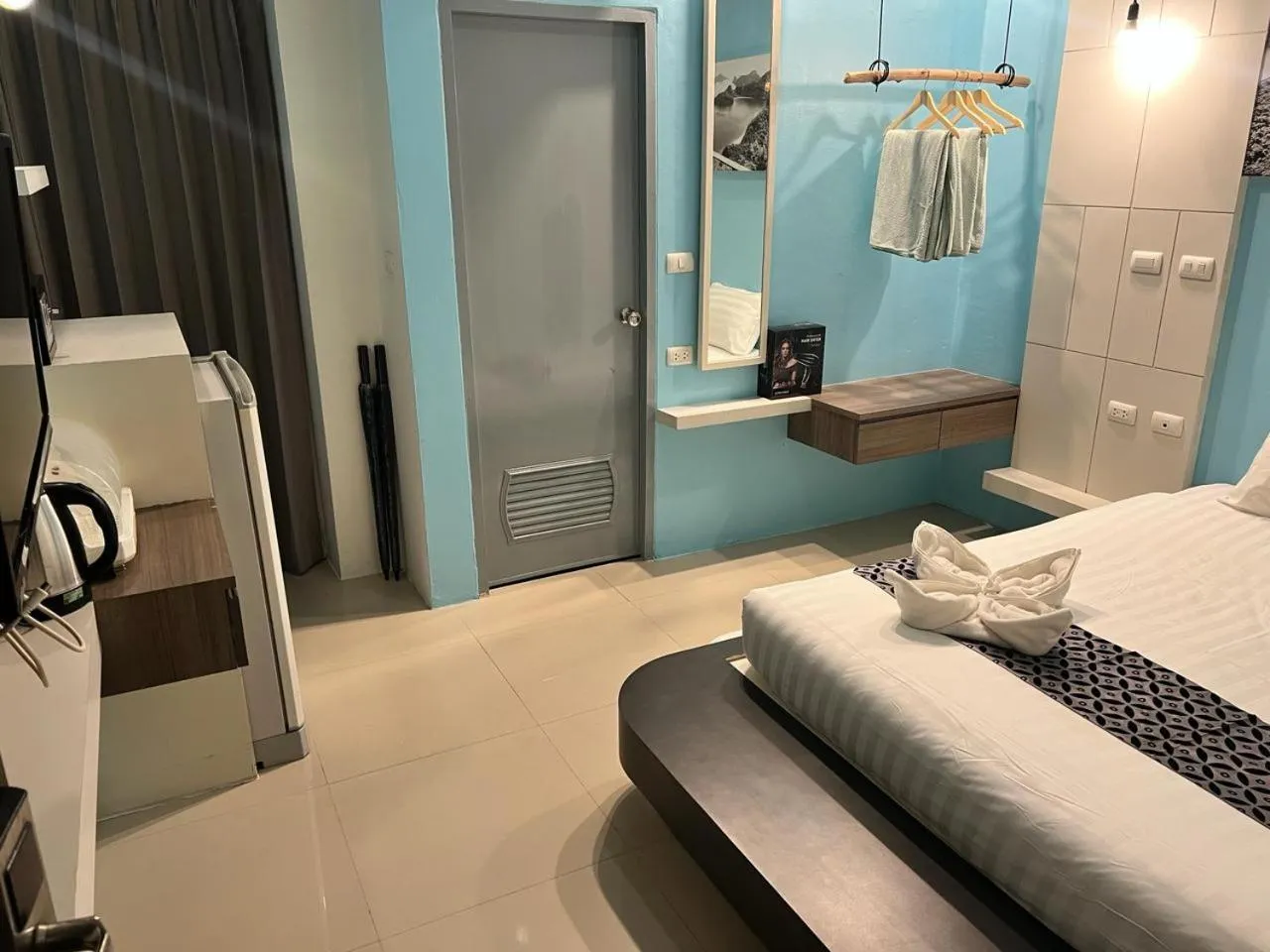 Photo of the whole room, Bed in Hotel The Journey Patong New