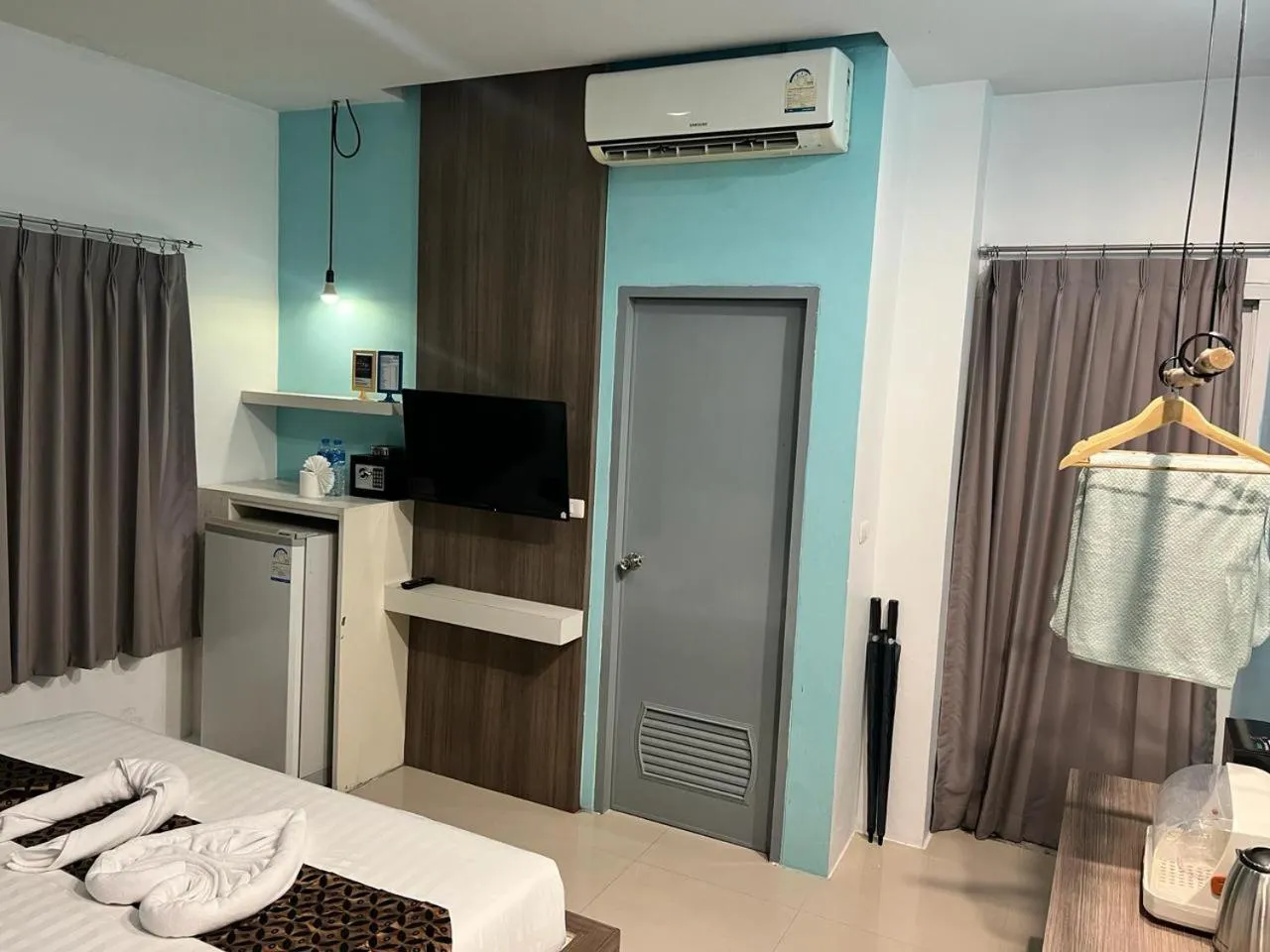 Photo of the whole room, Bed in Hotel The Journey Patong New