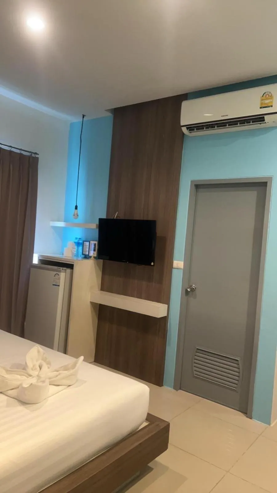 Photo of the whole room, Bed in Hotel The Journey Patong New