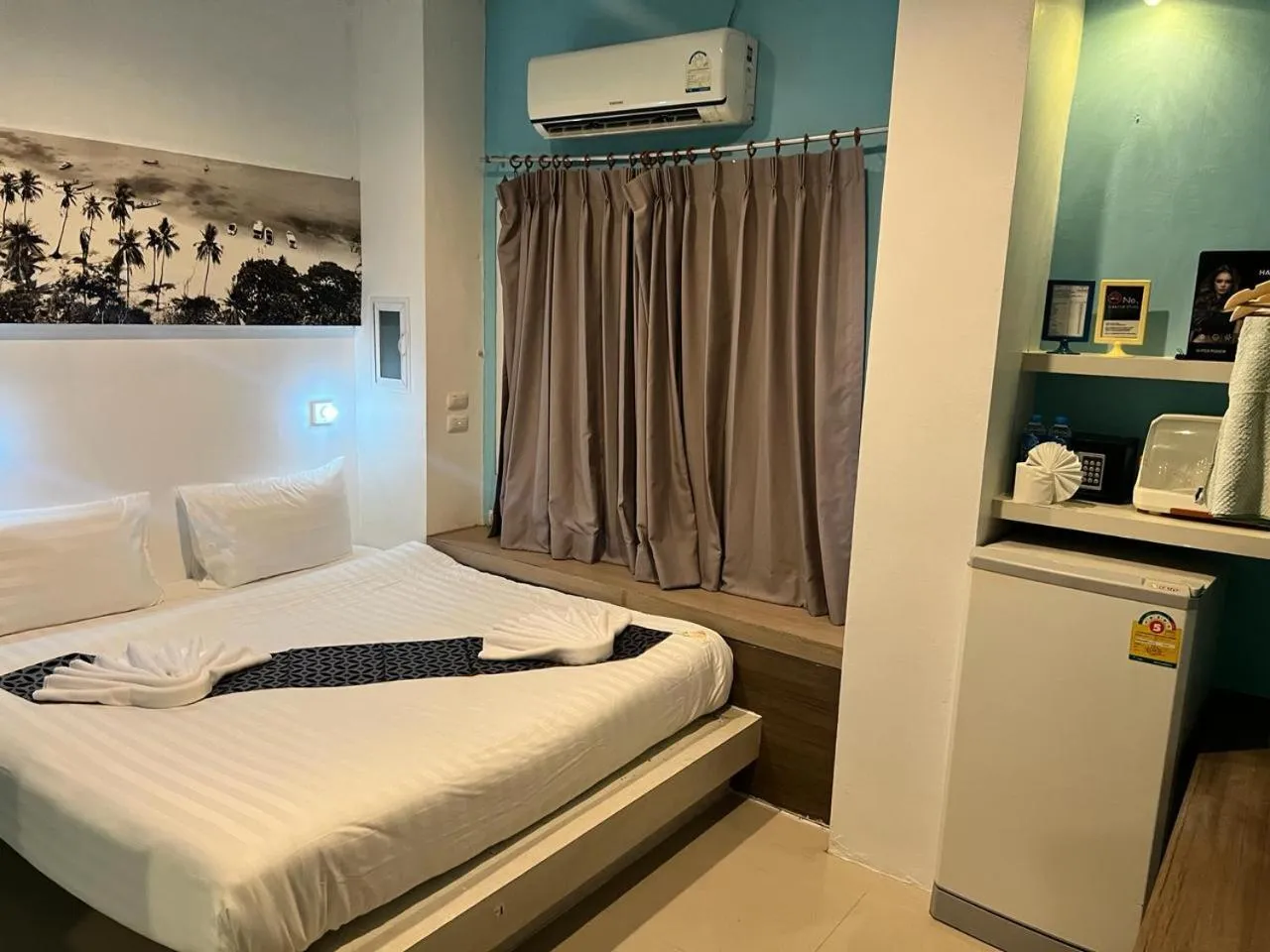 Photo of the whole room, Bed in Hotel The Journey Patong New