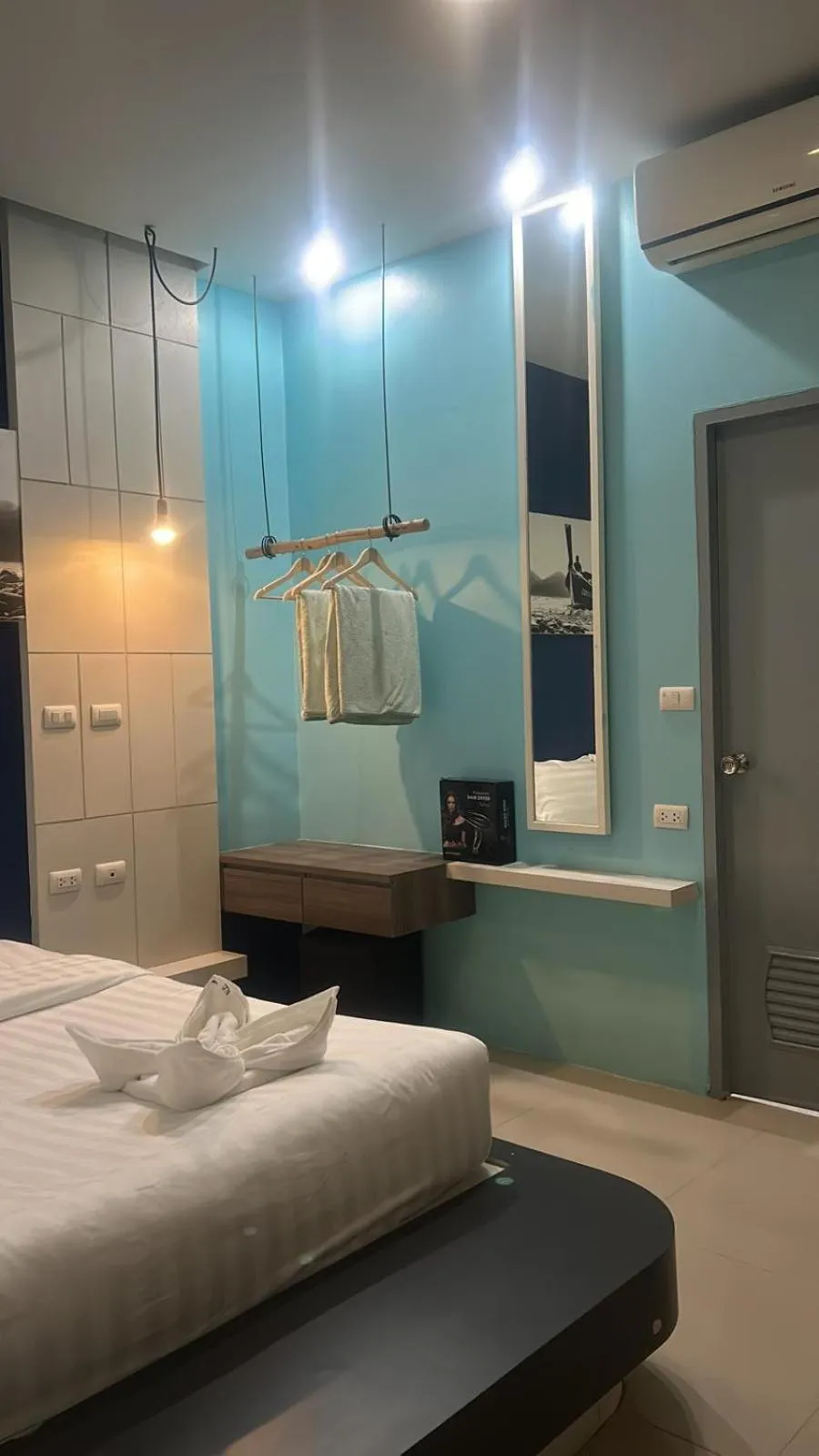 Photo of the whole room, Bed in Hotel The Journey Patong New