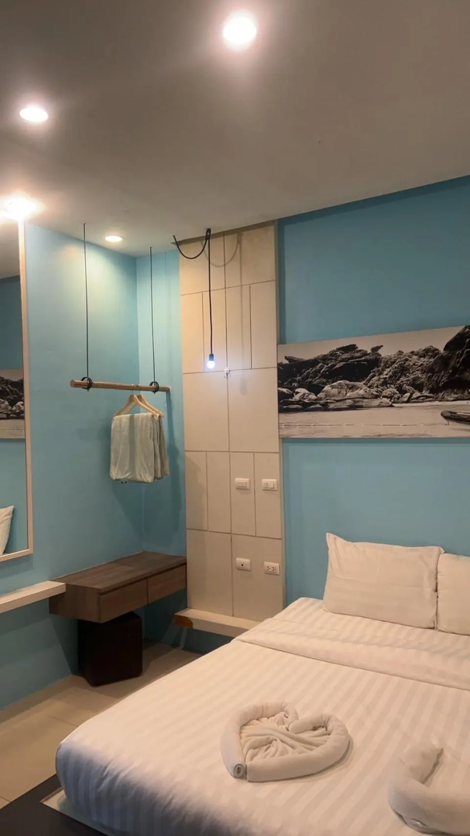 Photo of the whole room, Bed in Hotel The Journey Patong New