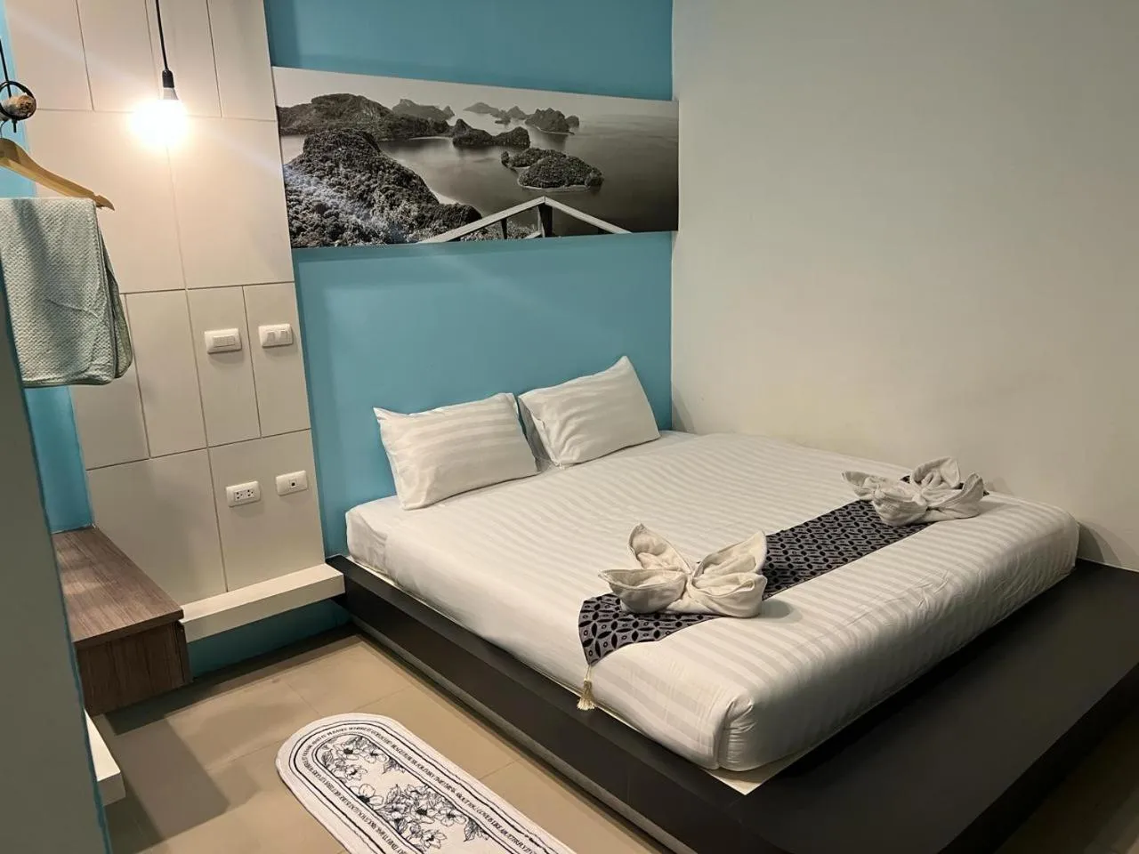 Photo of the whole room, Bed in Hotel The Journey Patong New