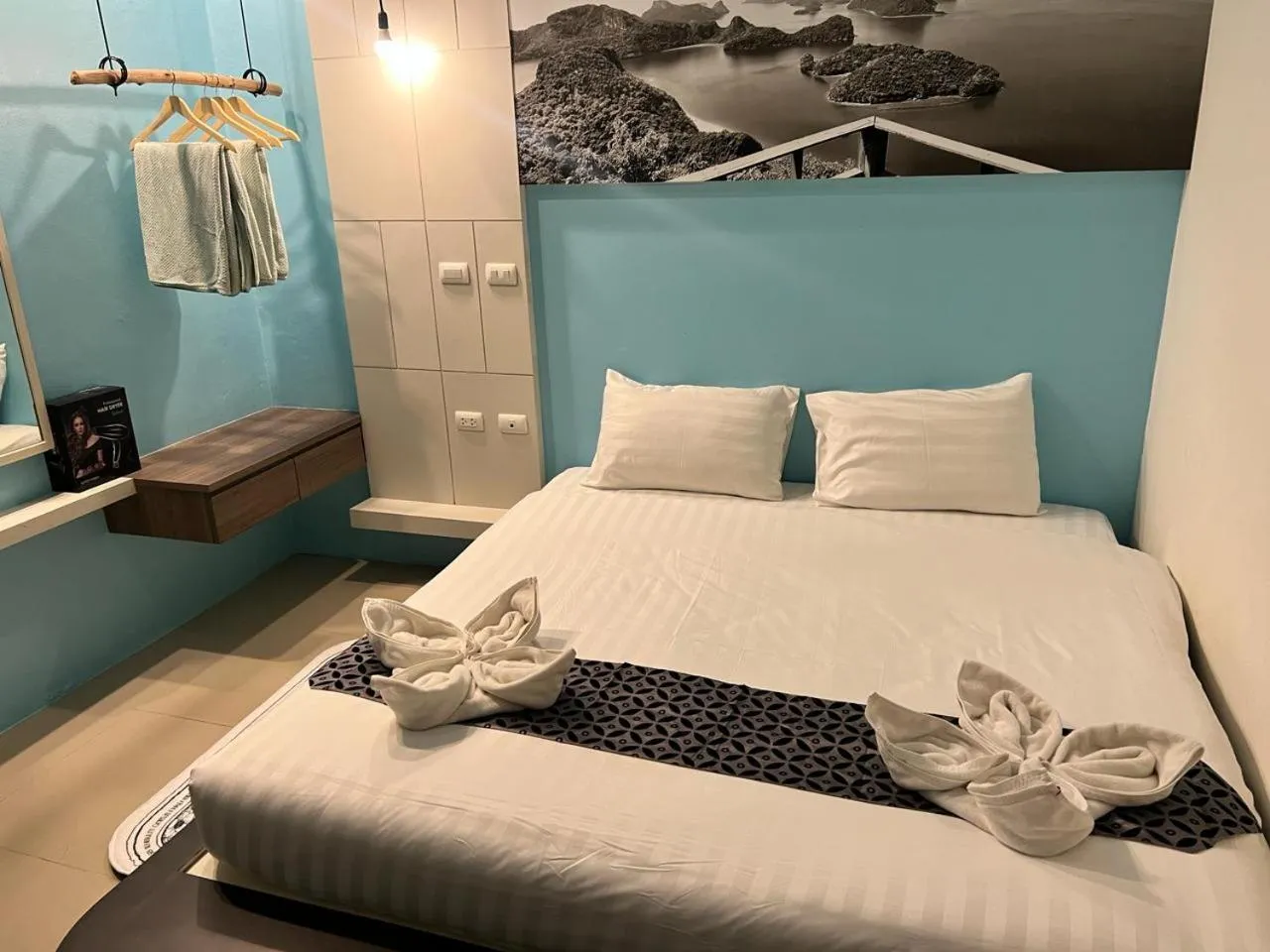 Photo of the whole room, Bed in Hotel The Journey Patong New