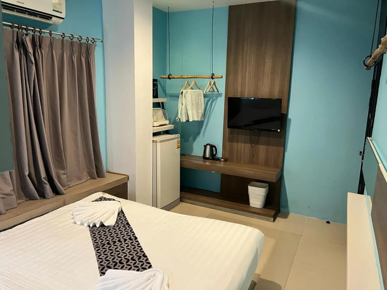 Photo of the whole room, Bed in Hotel The Journey Patong New