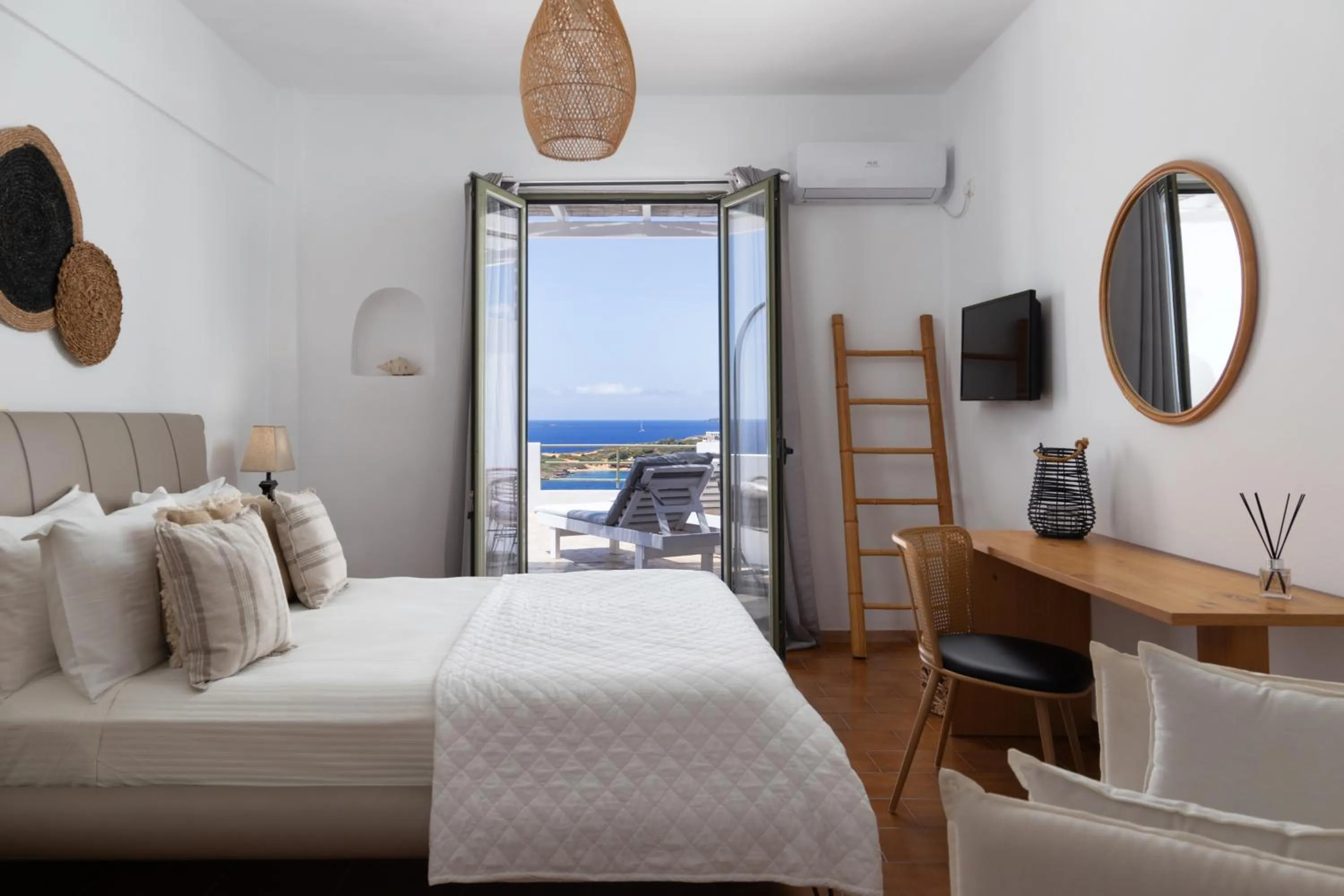 Bed in Villa Fiamegou Andros