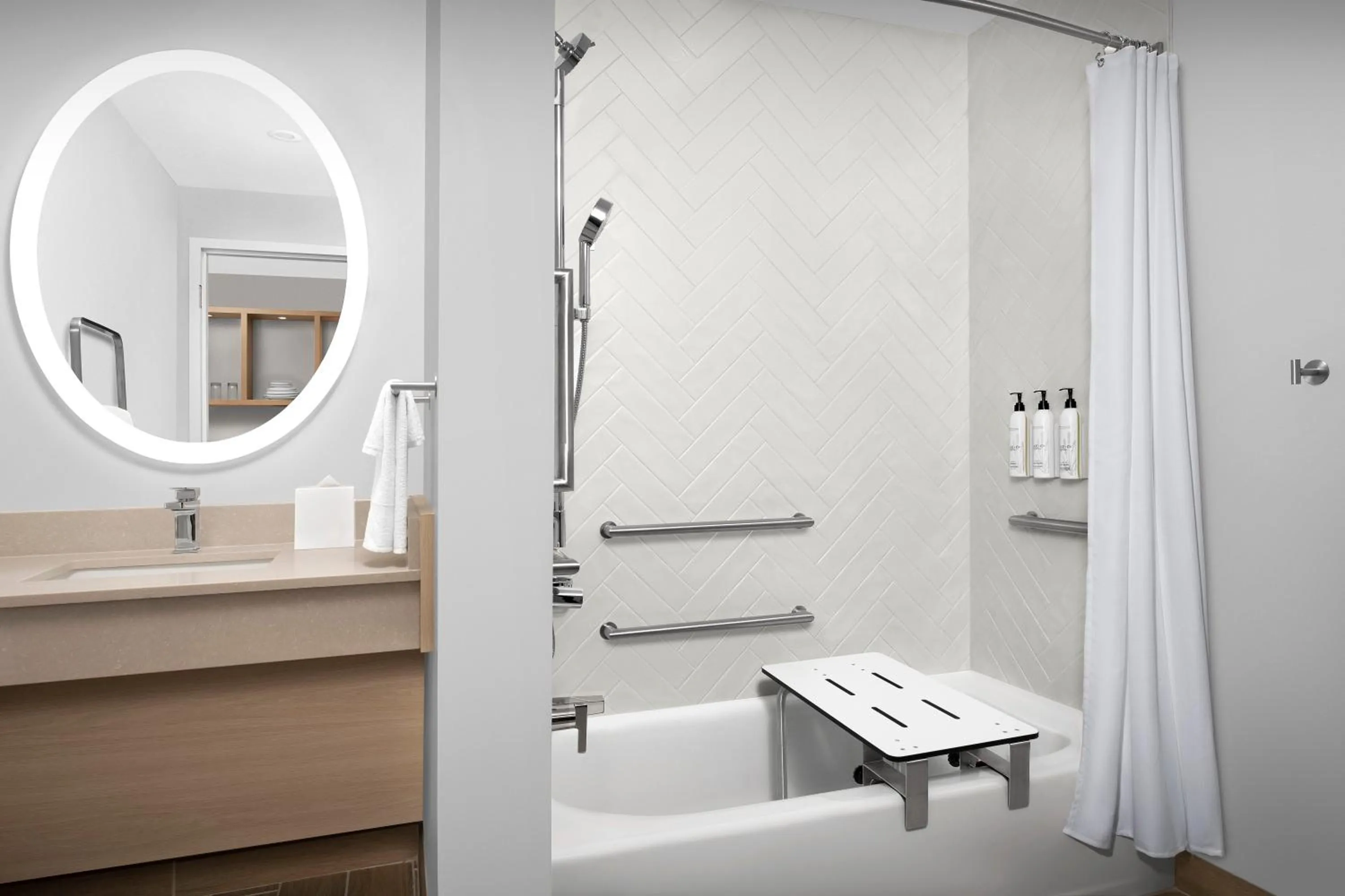 Bath in TownePlace Suites Jacksonville Airport