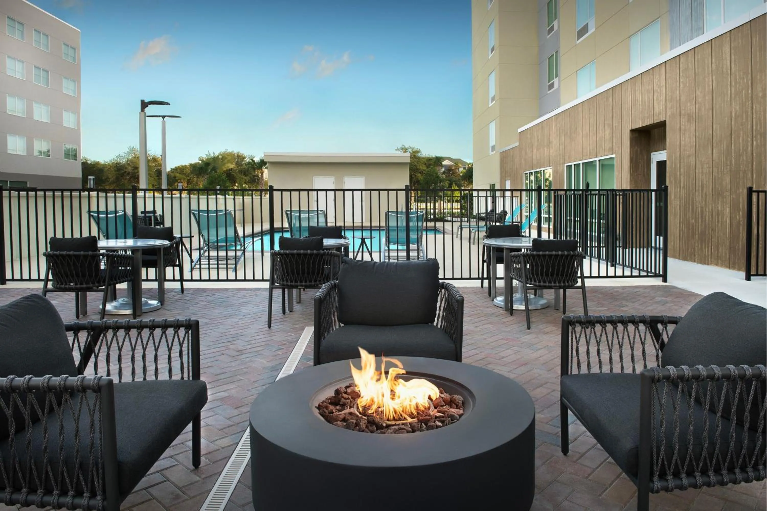 Swimming pool in TownePlace Suites Jacksonville Airport