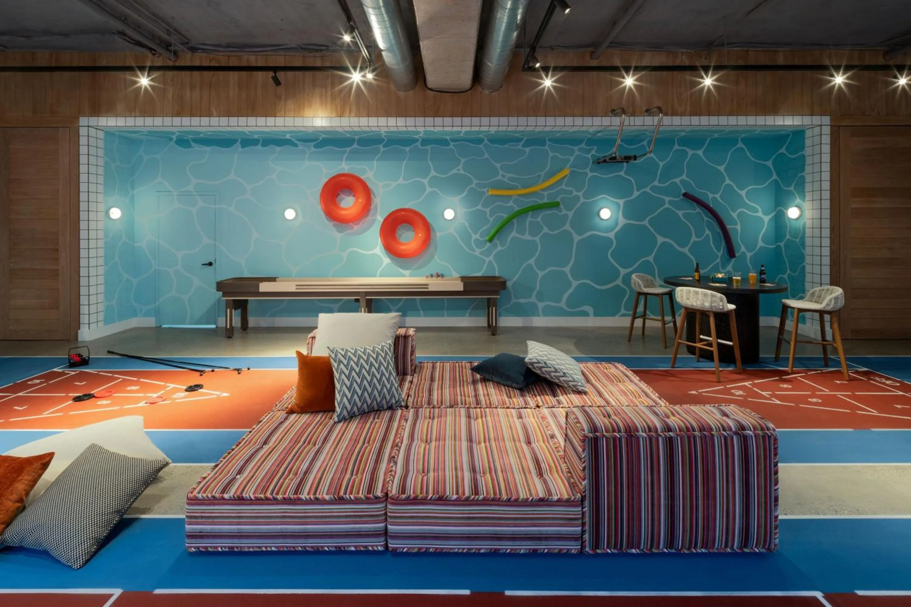 Meeting/conference room, Bed in Moxy St. Petersburg Downtown