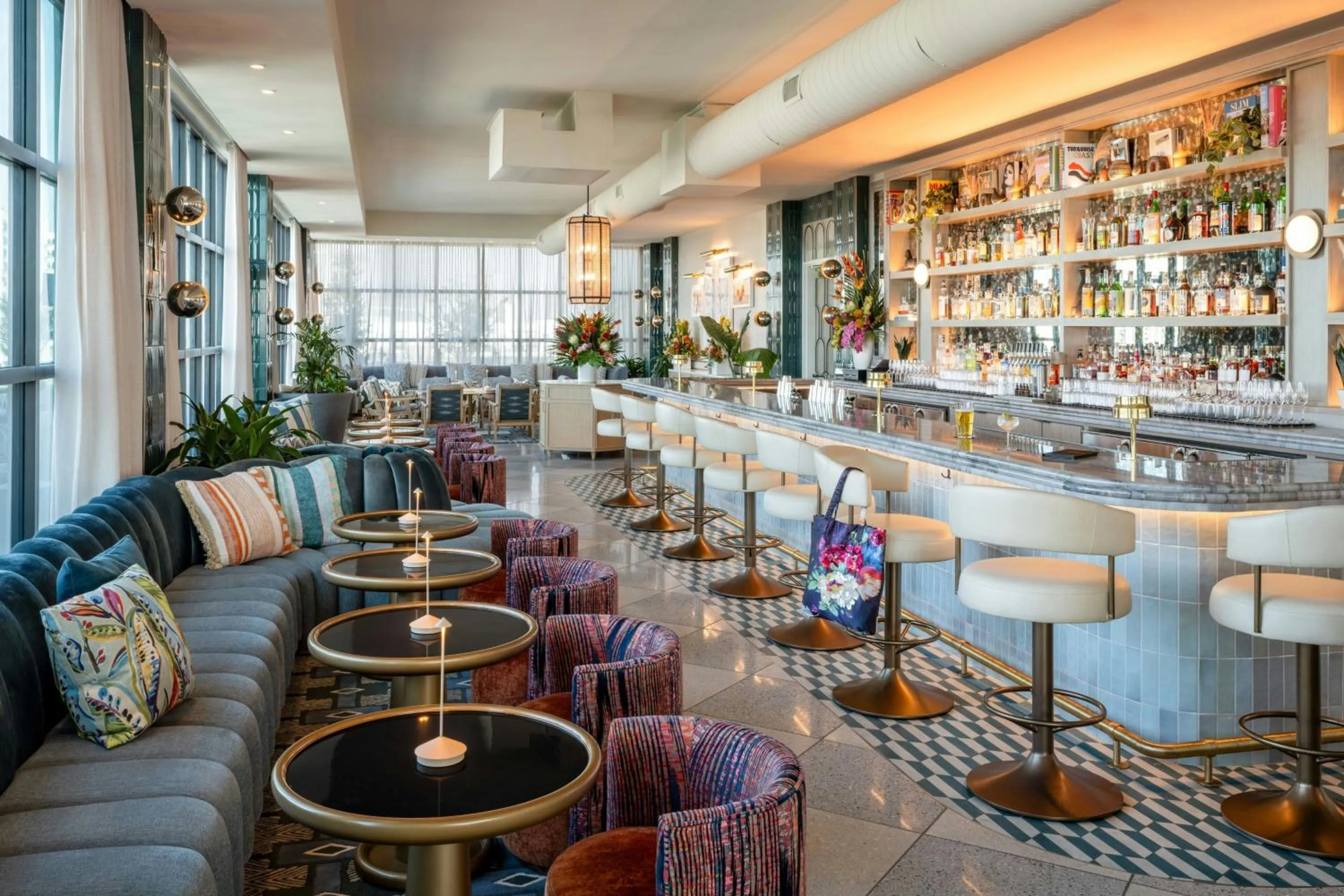Lounge or bar in Moxy St. Petersburg Downtown