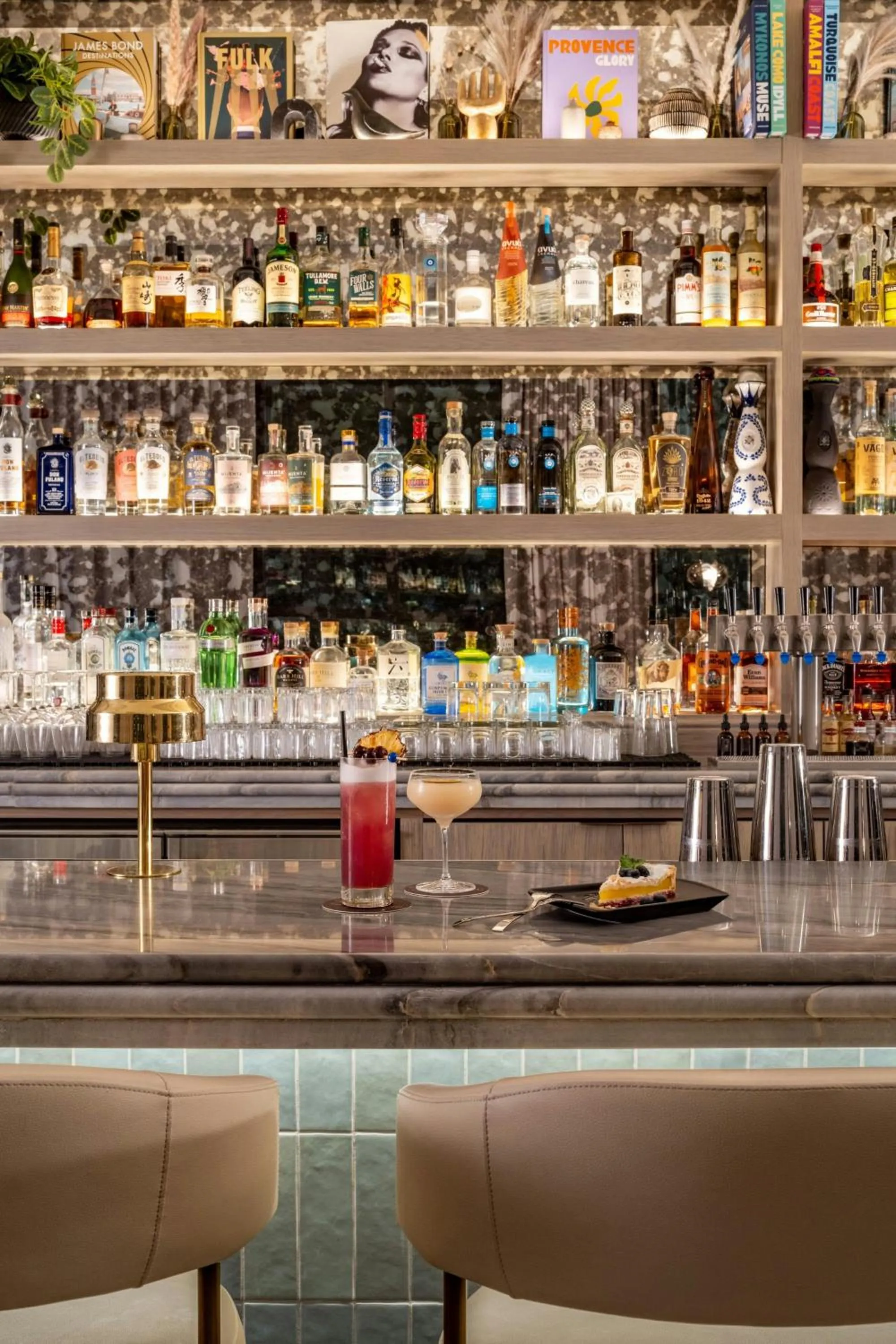 Lounge or bar in Moxy St. Petersburg Downtown