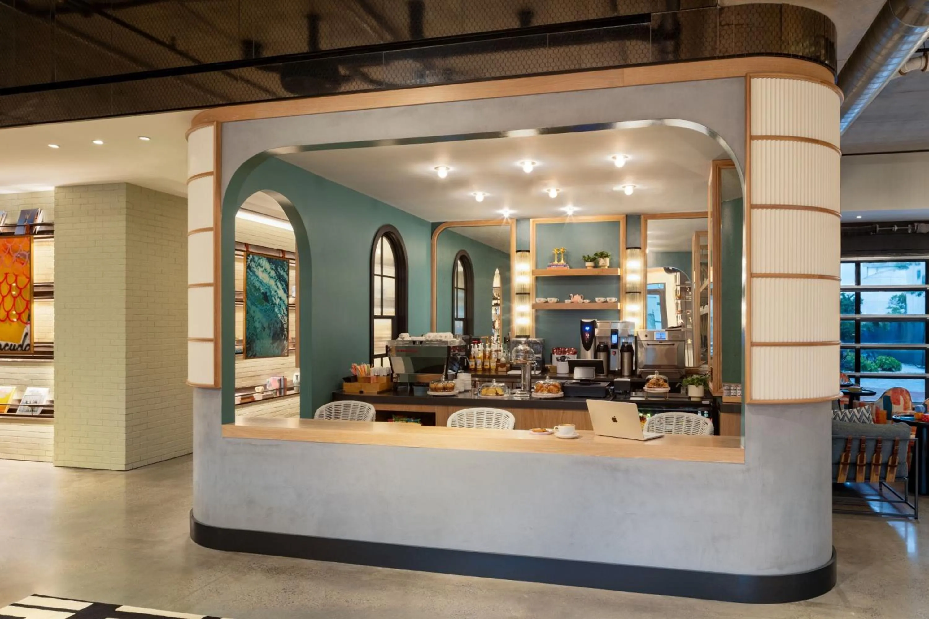 Restaurant/places to eat in Moxy St. Petersburg Downtown