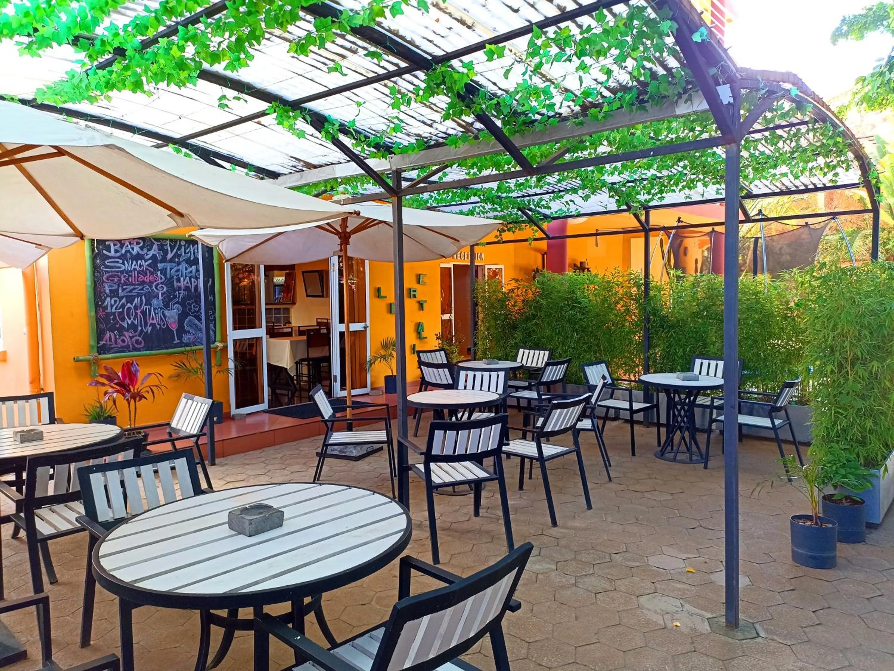 Balcony/Terrace in Hôtel Les 12 Collines, Ivato Aéroport