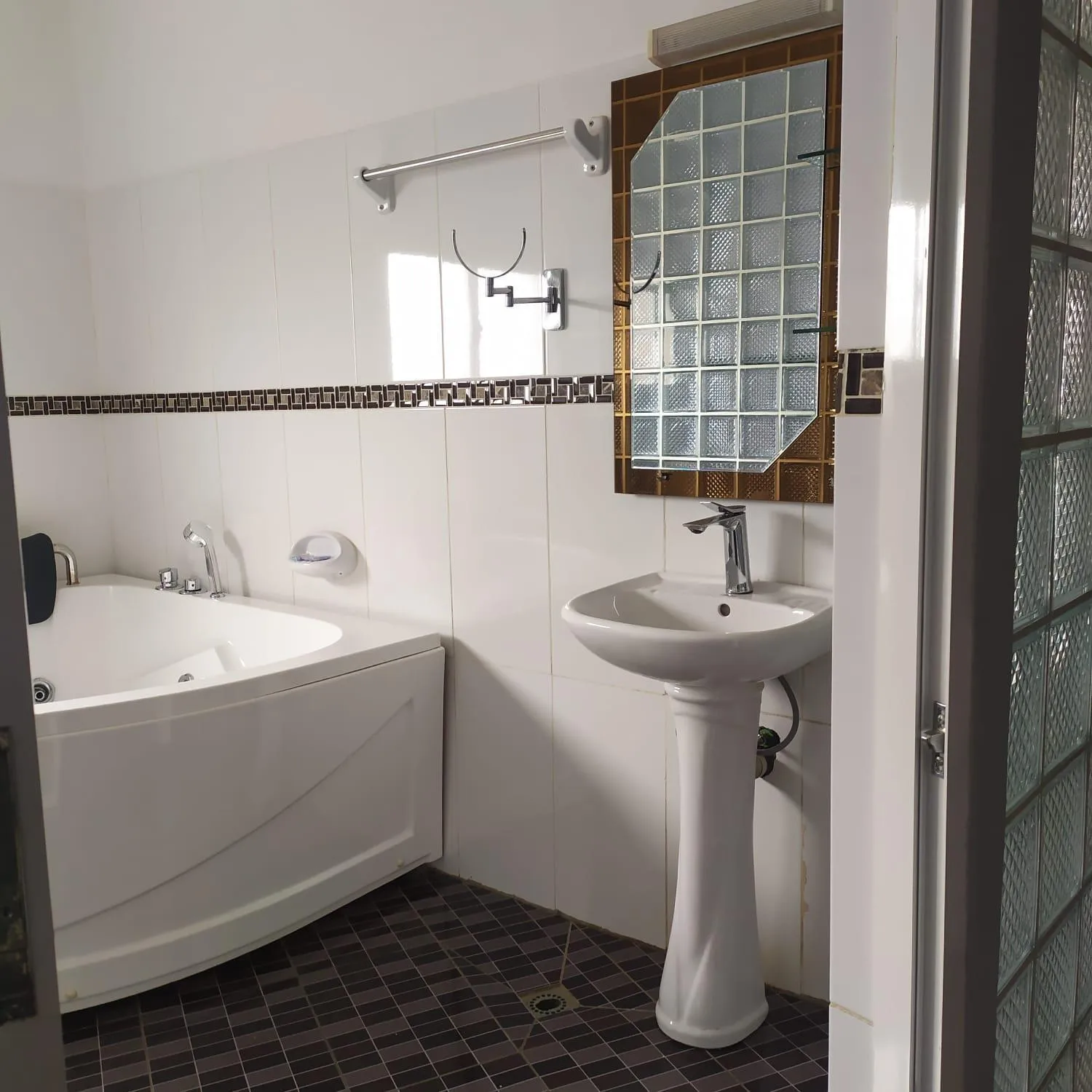 Bathroom in Hôtel Les 12 Collines, Ivato Aéroport