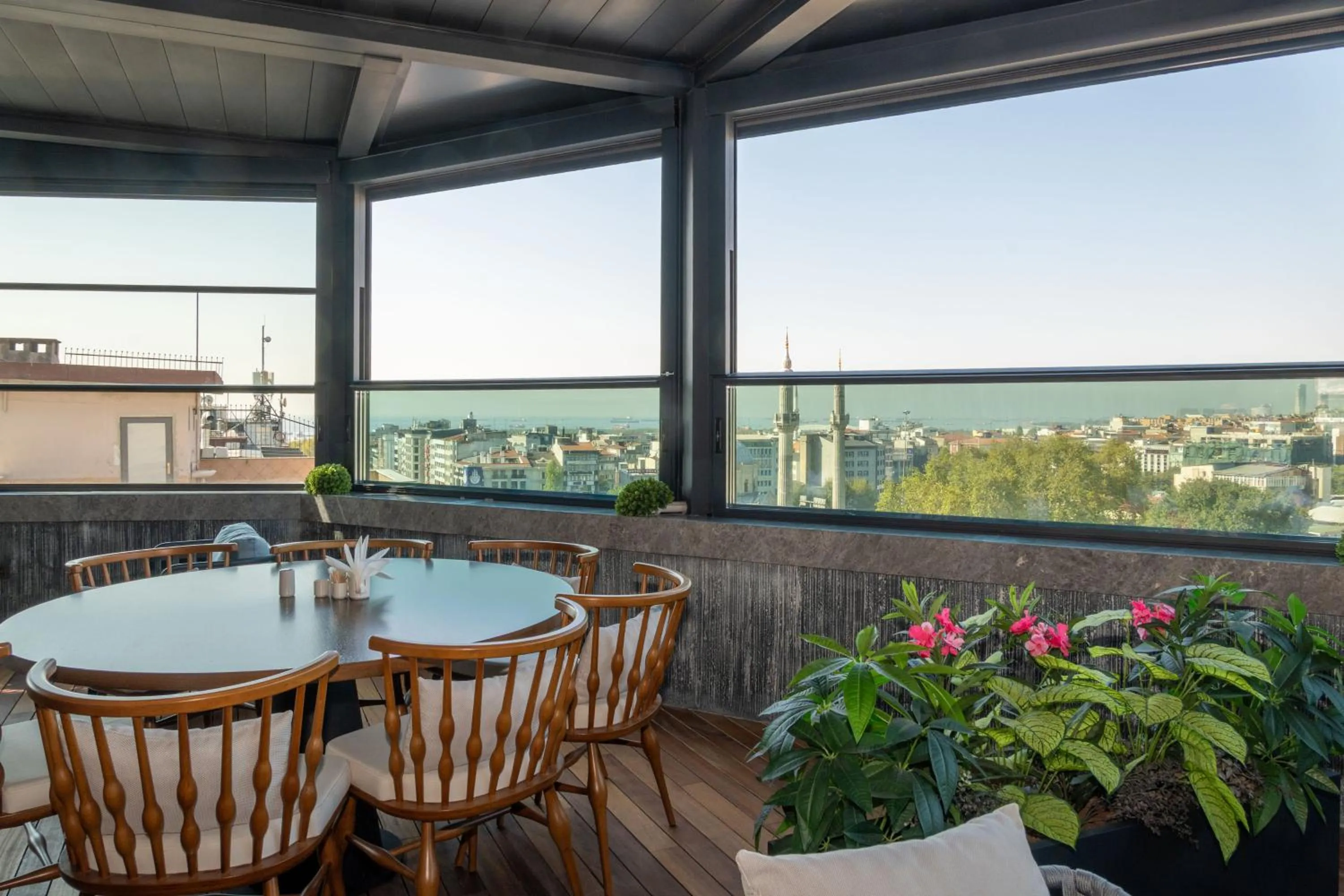 Restaurant/places to eat in Baver Hotel