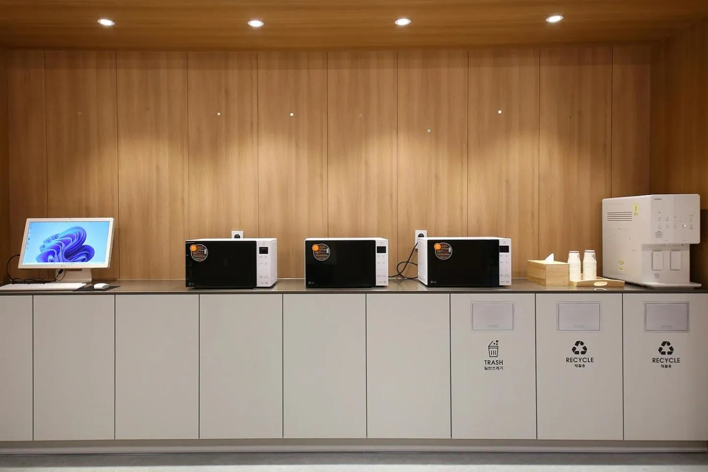 Lounge or bar in MGM Hotel