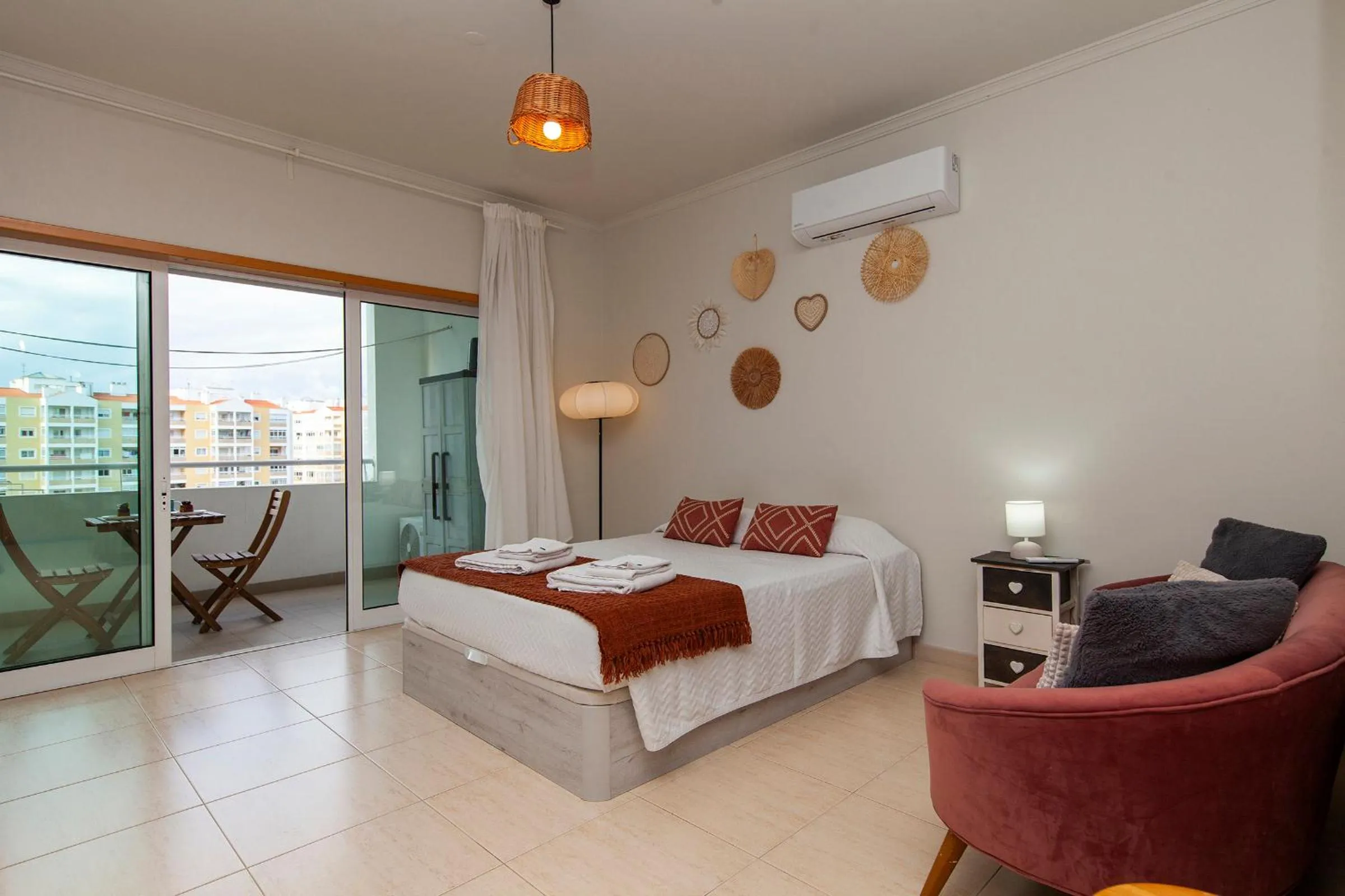 Bed in B44 - Alto do Quintao Central Apartment