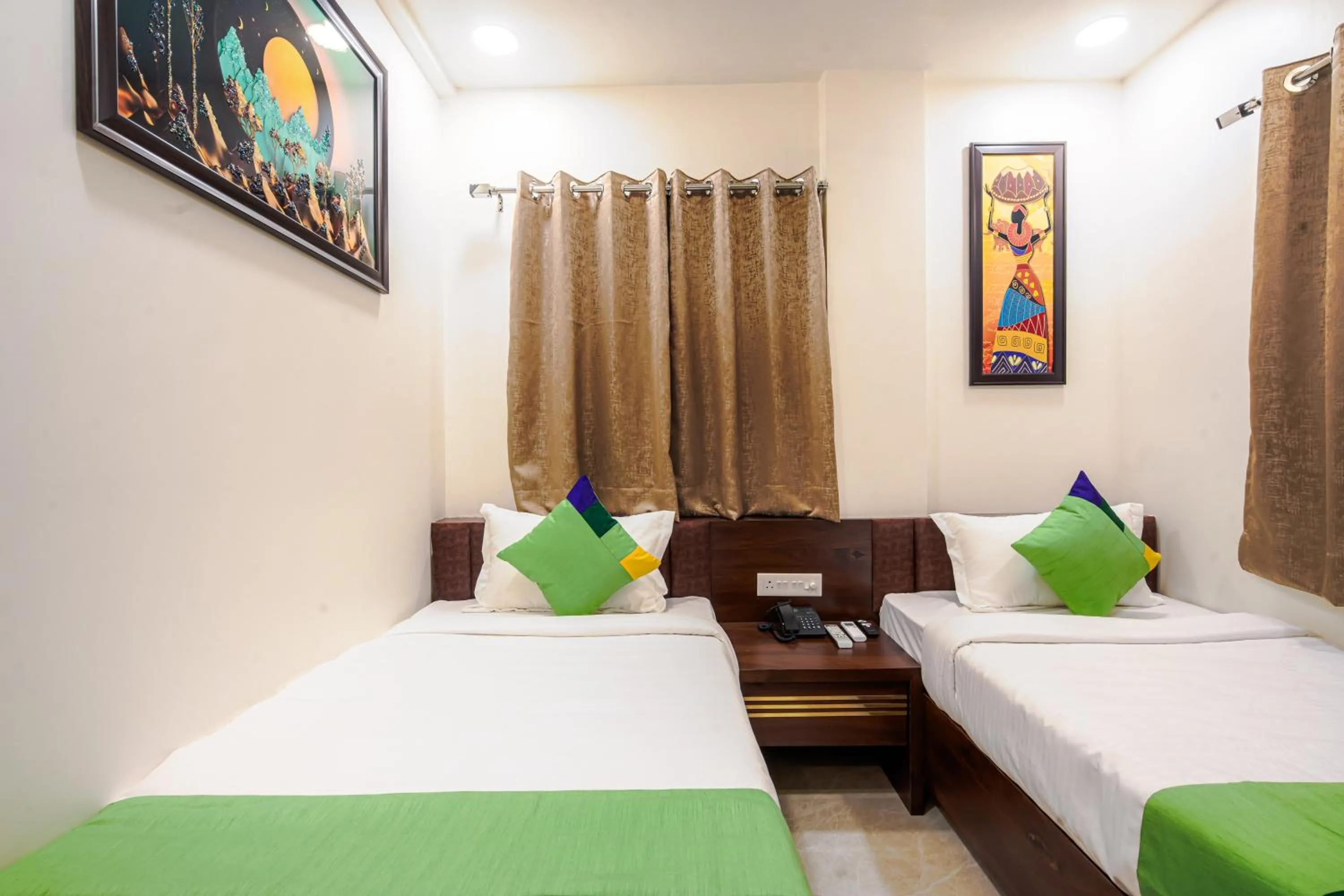 Bathroom, Bed in Treebo A1 Residency, Hingna T Point