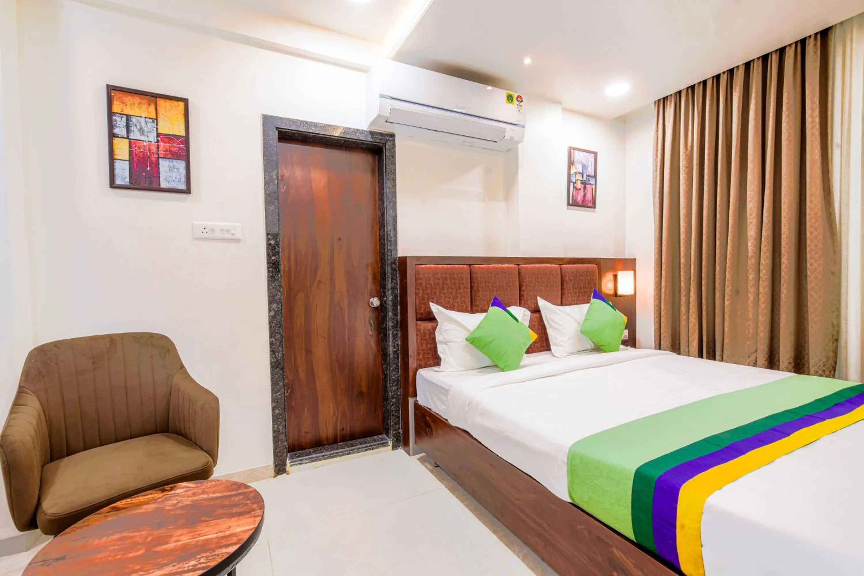 Bedroom, Bed in Treebo A1 Residency, Hingna T Point