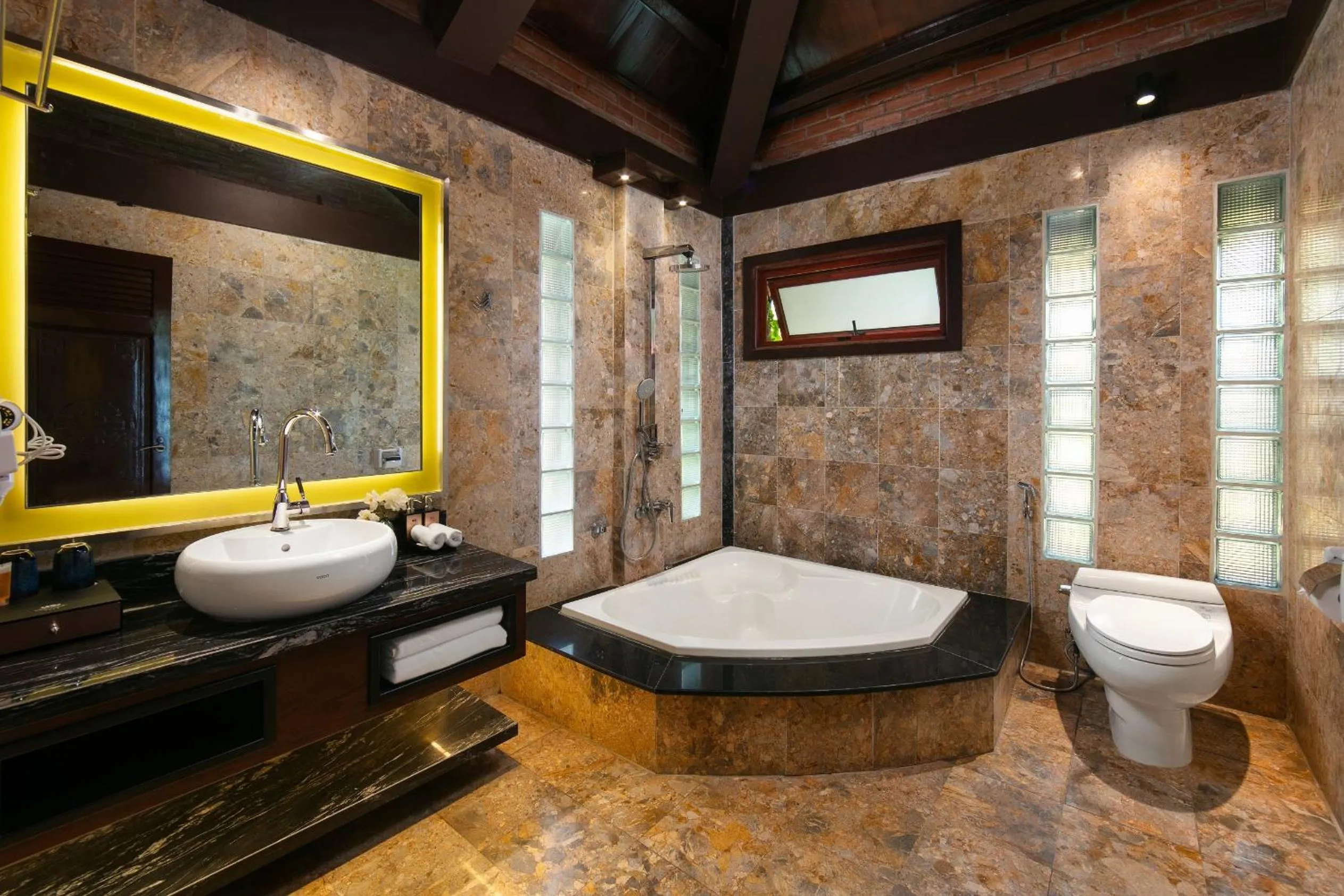 Shower in Asean Resort - Shiki Onsen & Spa