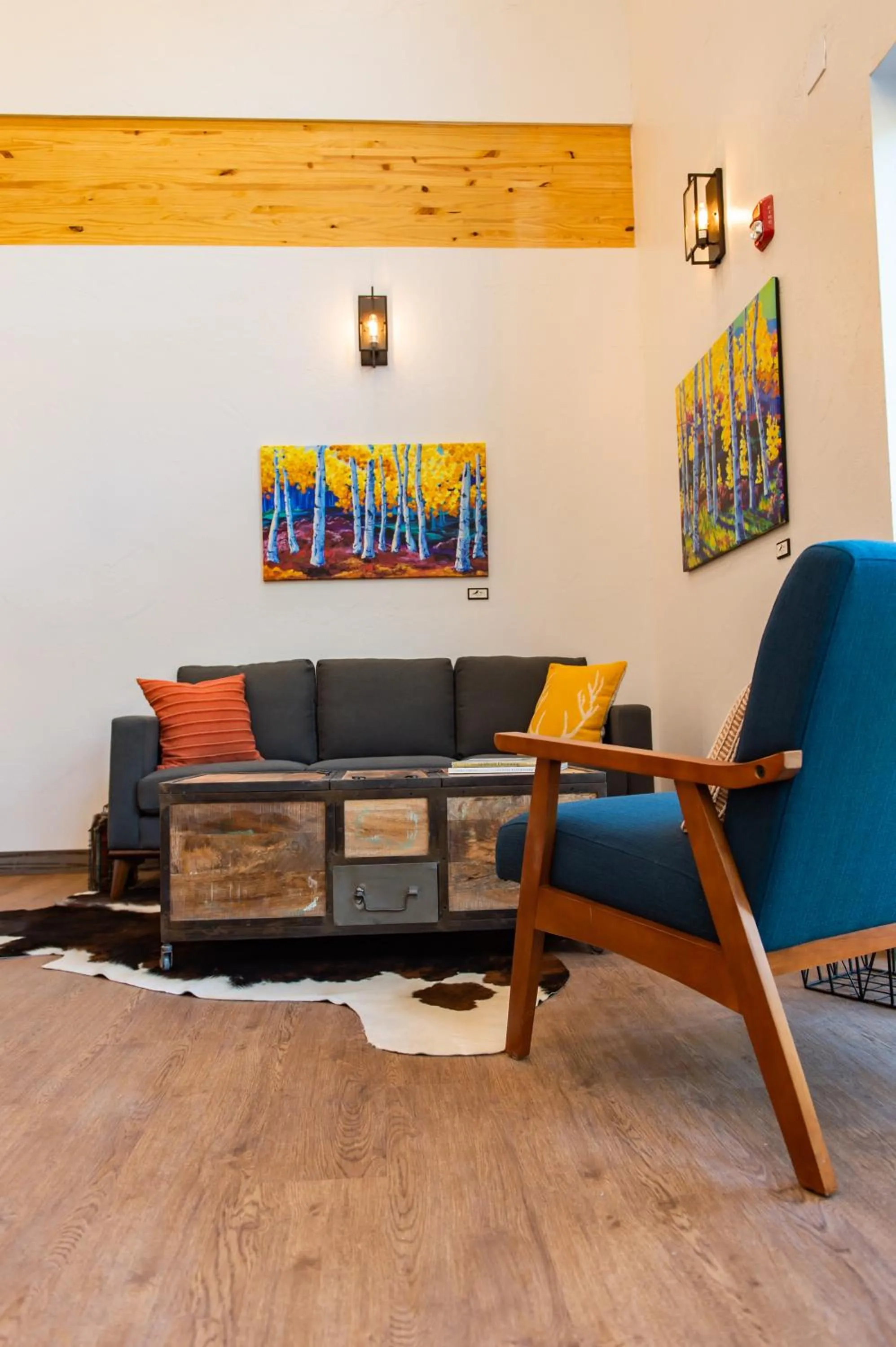 Seating area in Grand Cloudcroft Hotel