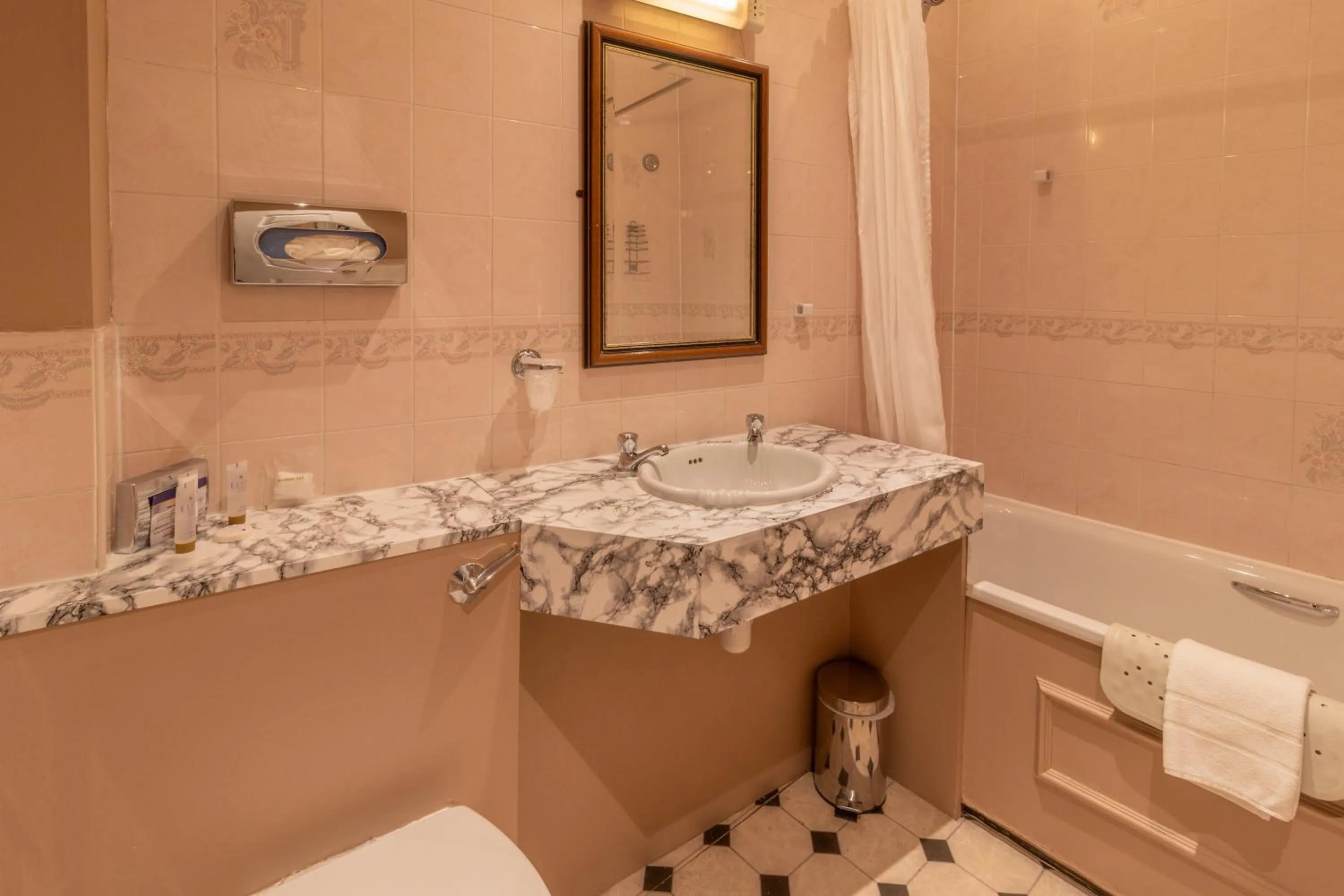 Shower in The Midland Hotel