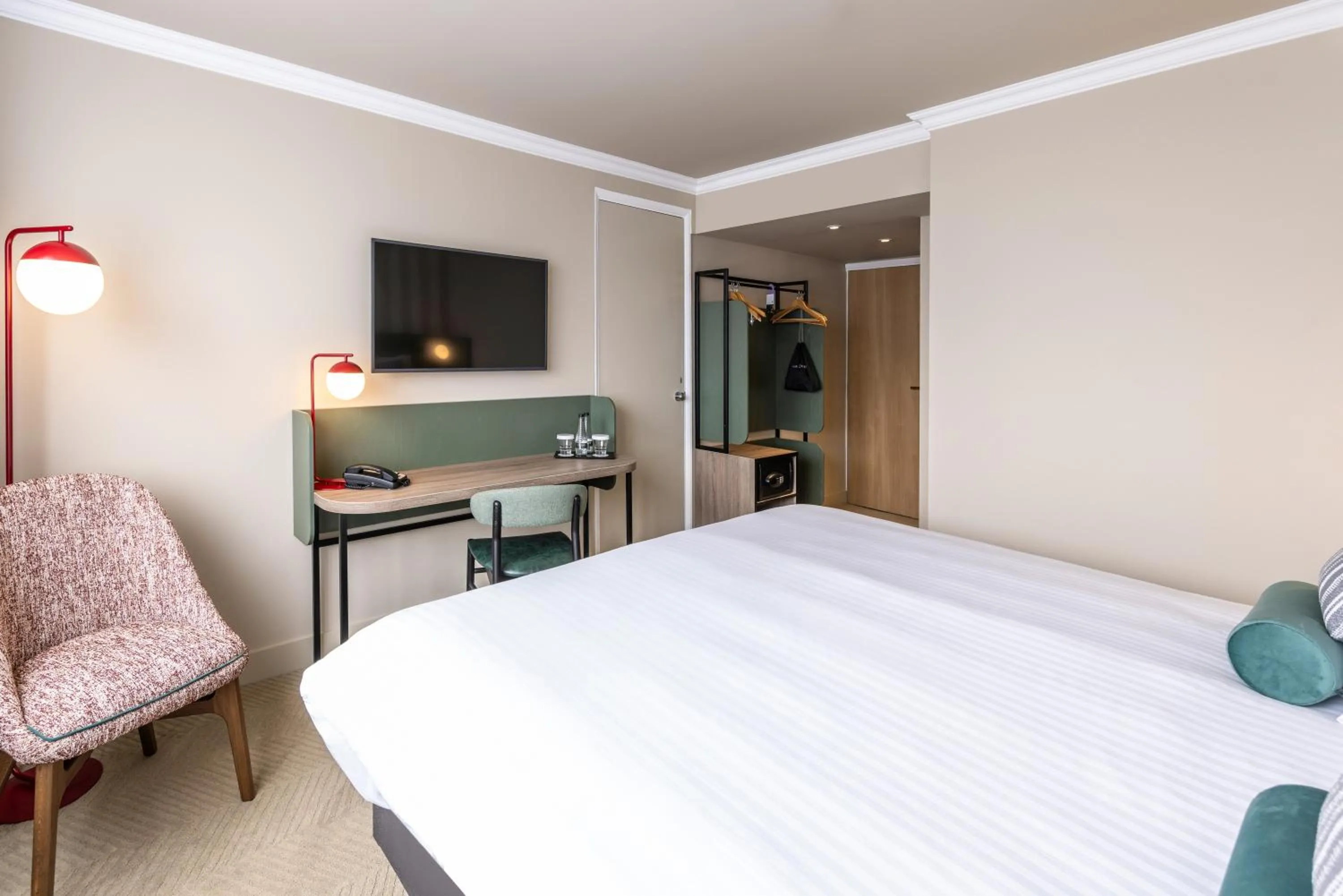 Bedroom, Bed in Mercure Northampton