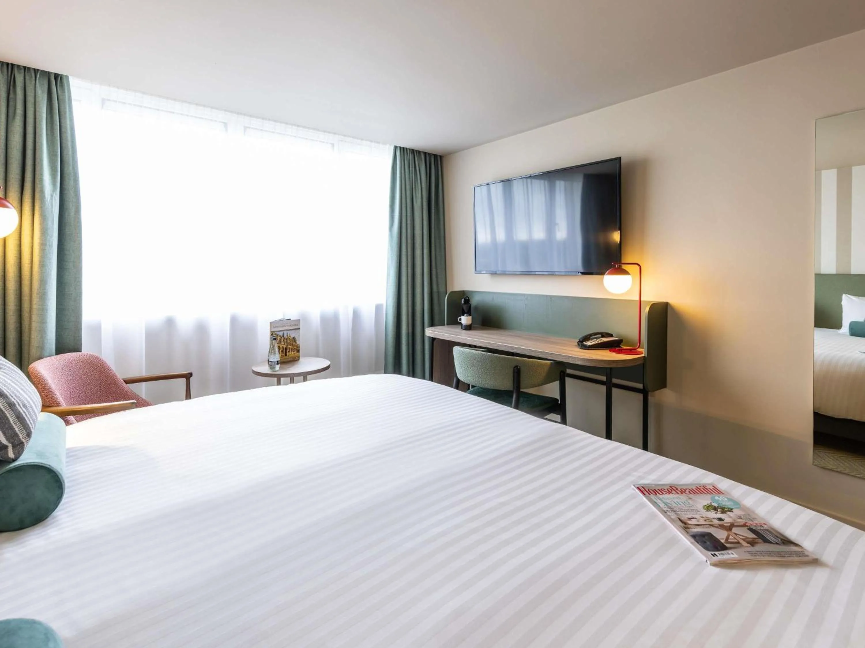 Bedroom, Bed in Mercure Northampton