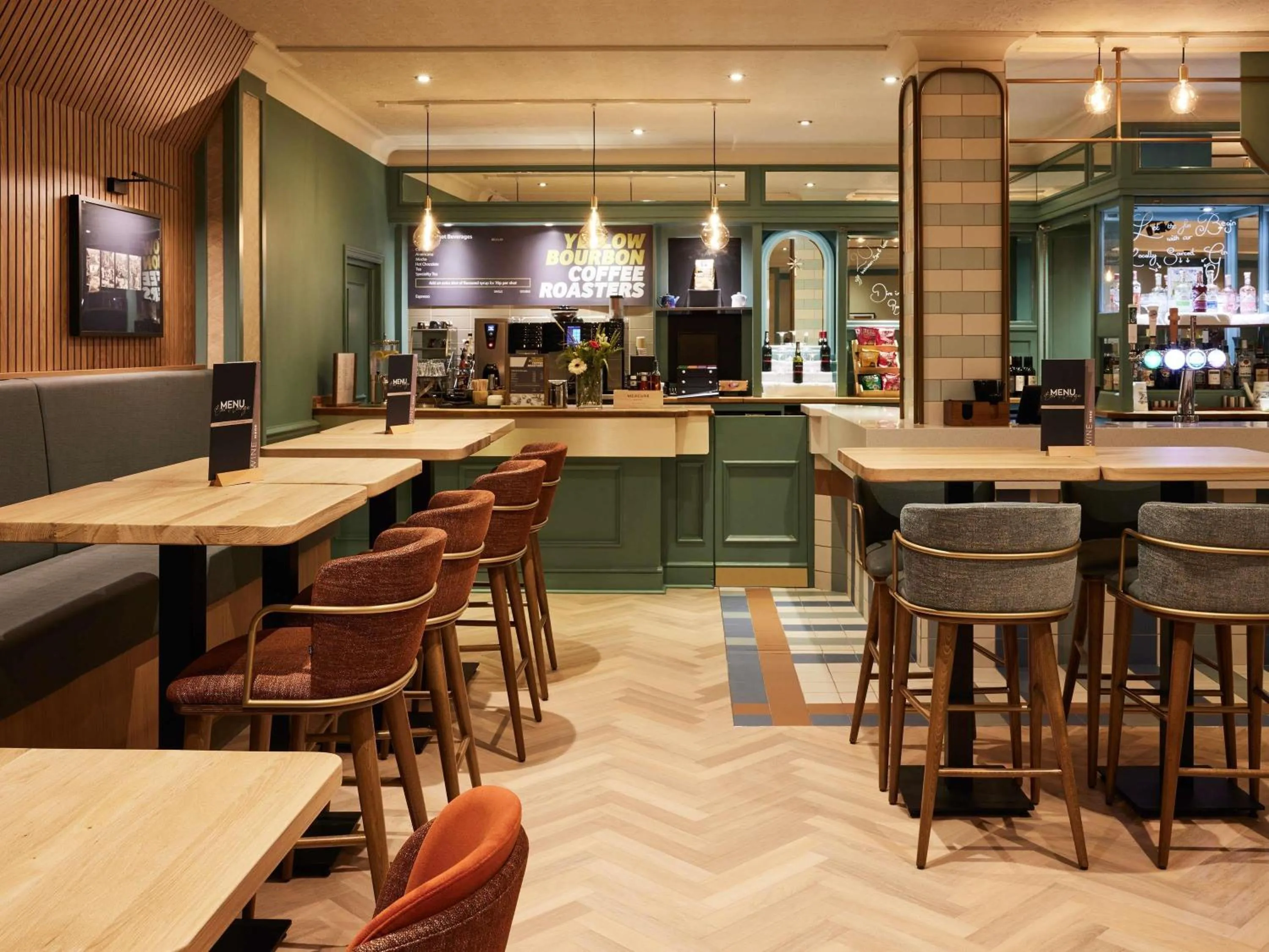 Lounge or bar in Mercure Northampton