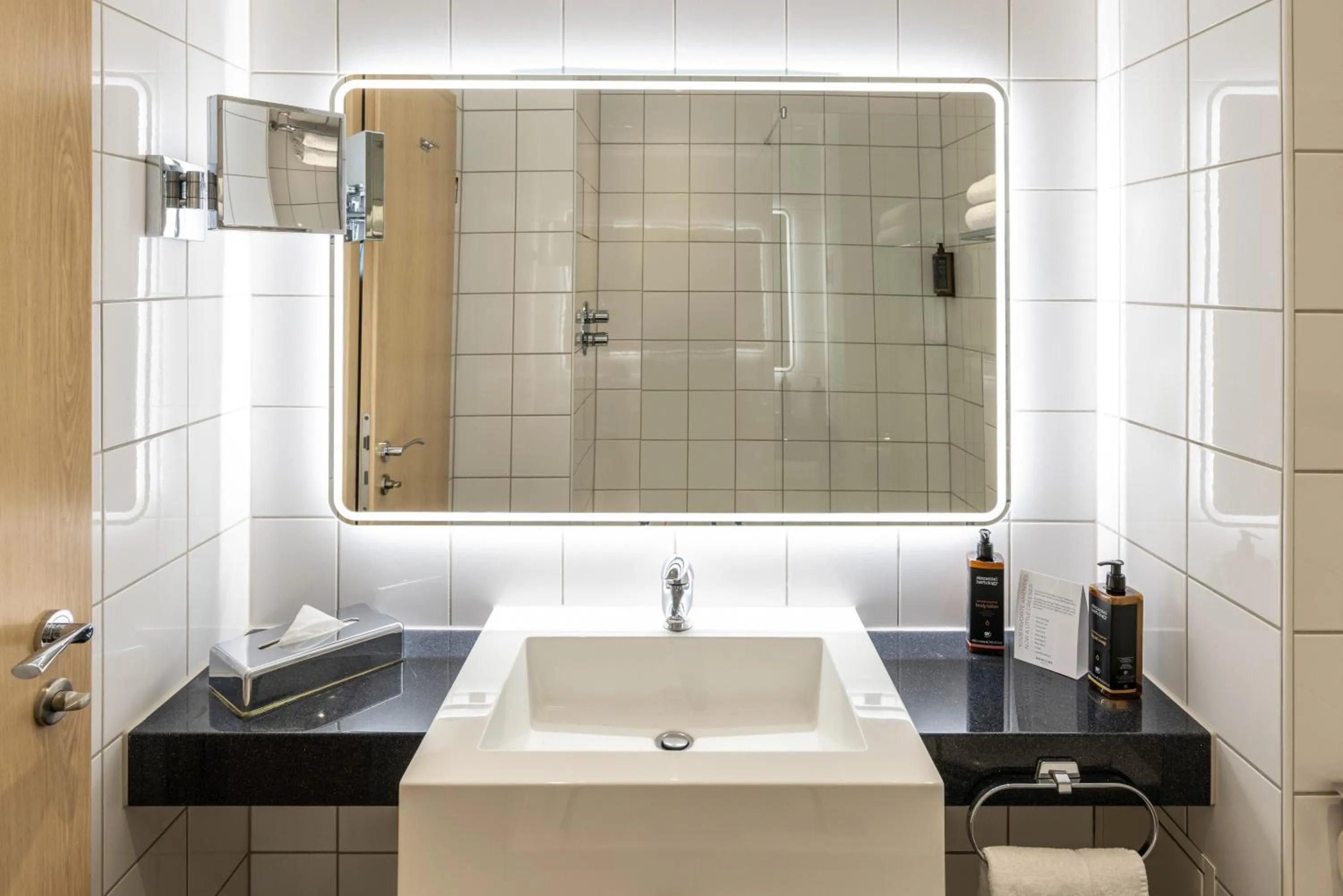 Bathroom in Mercure Northampton