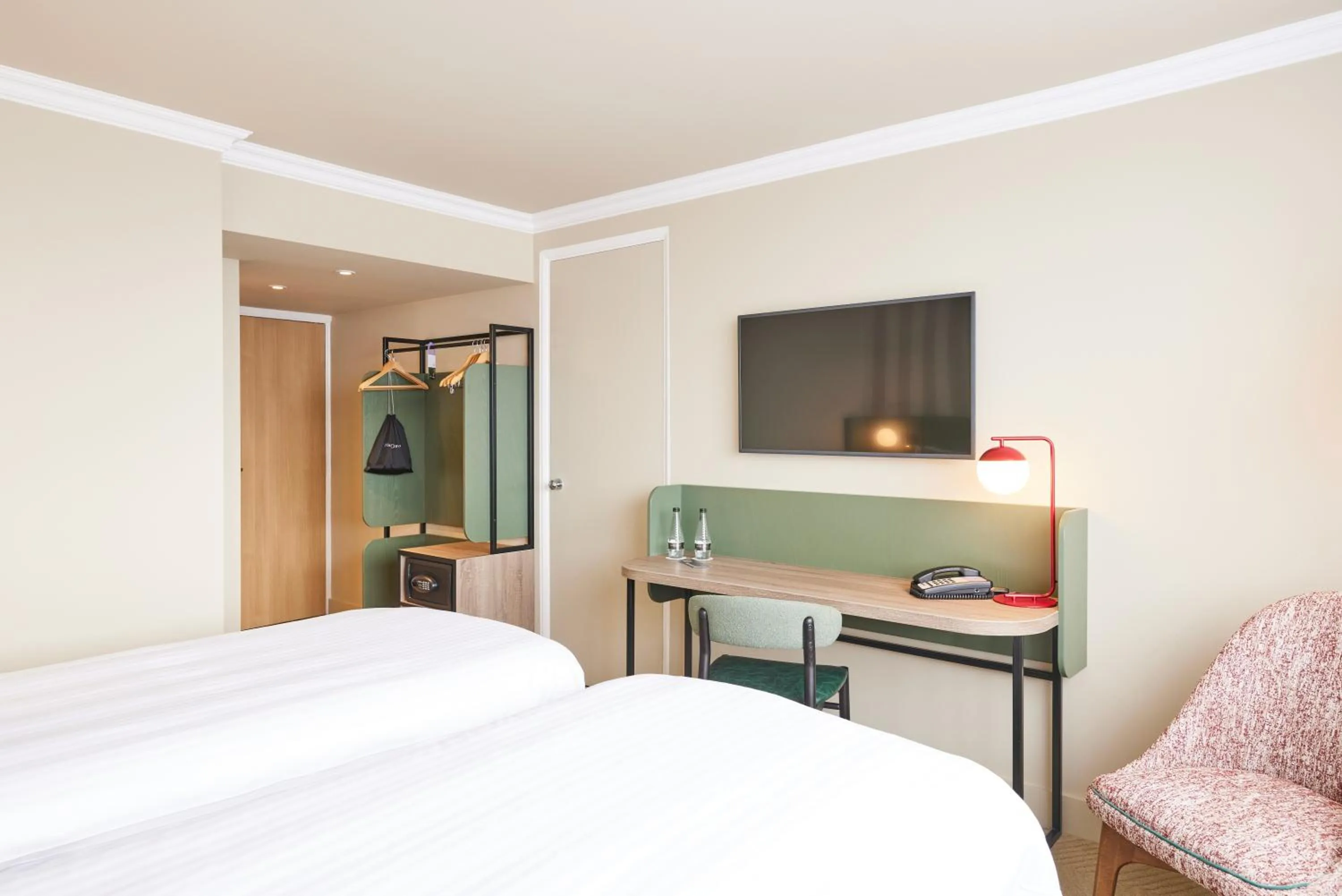 Bedroom, Bed in Mercure Northampton